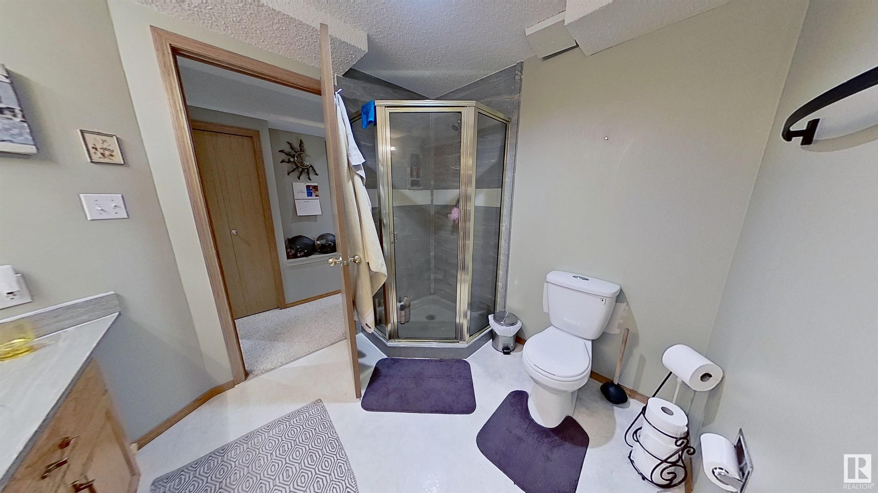 442 VILLAGE Drive