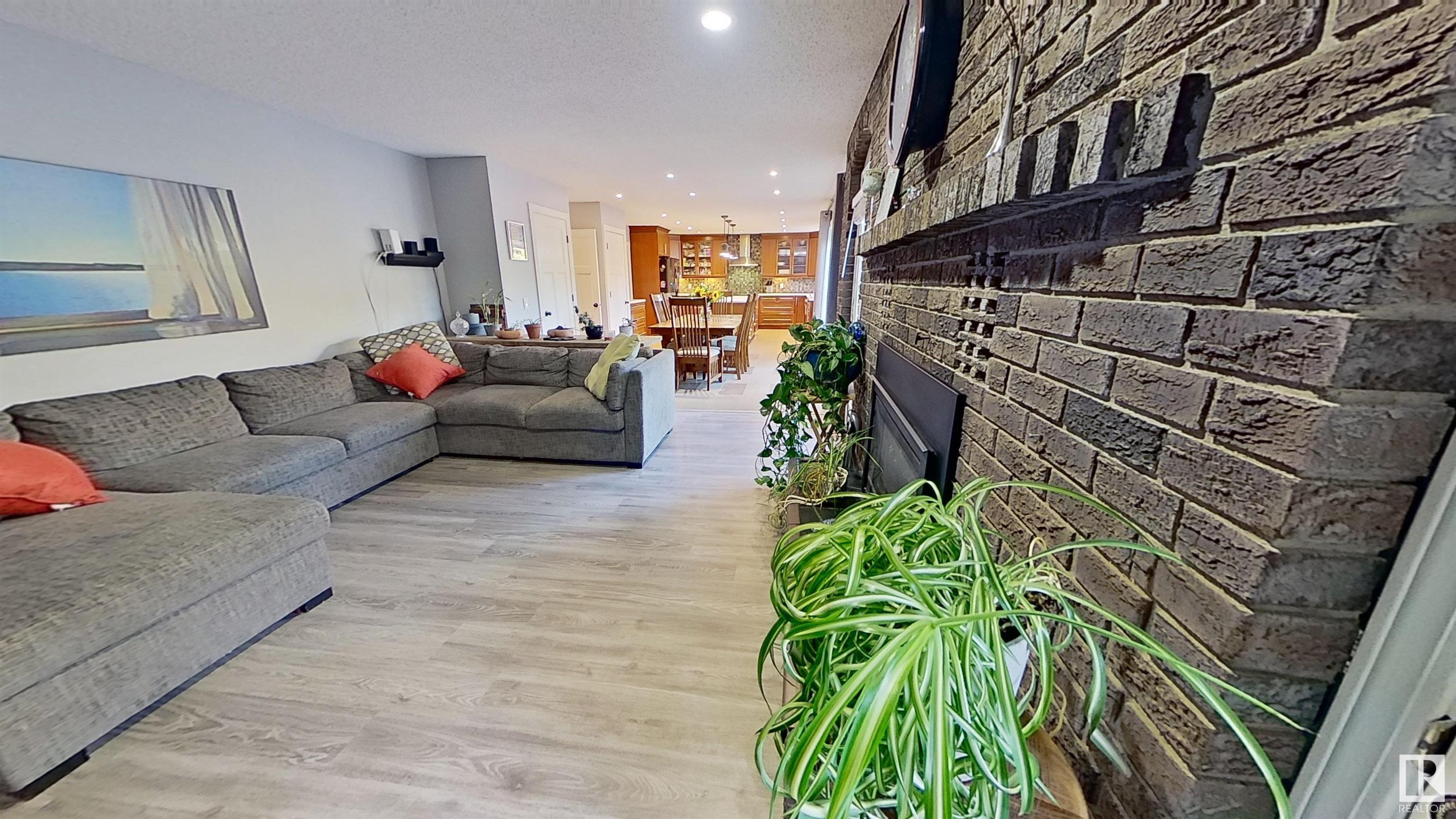 442 VILLAGE Drive