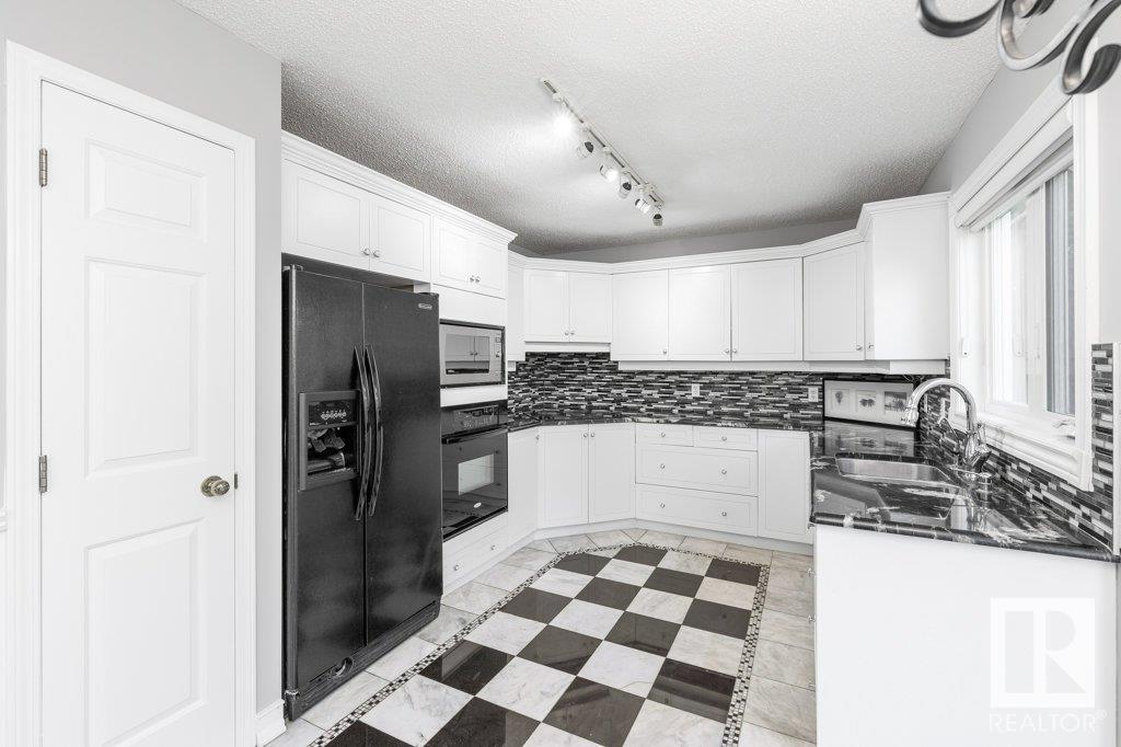 3 INVERMERE Place