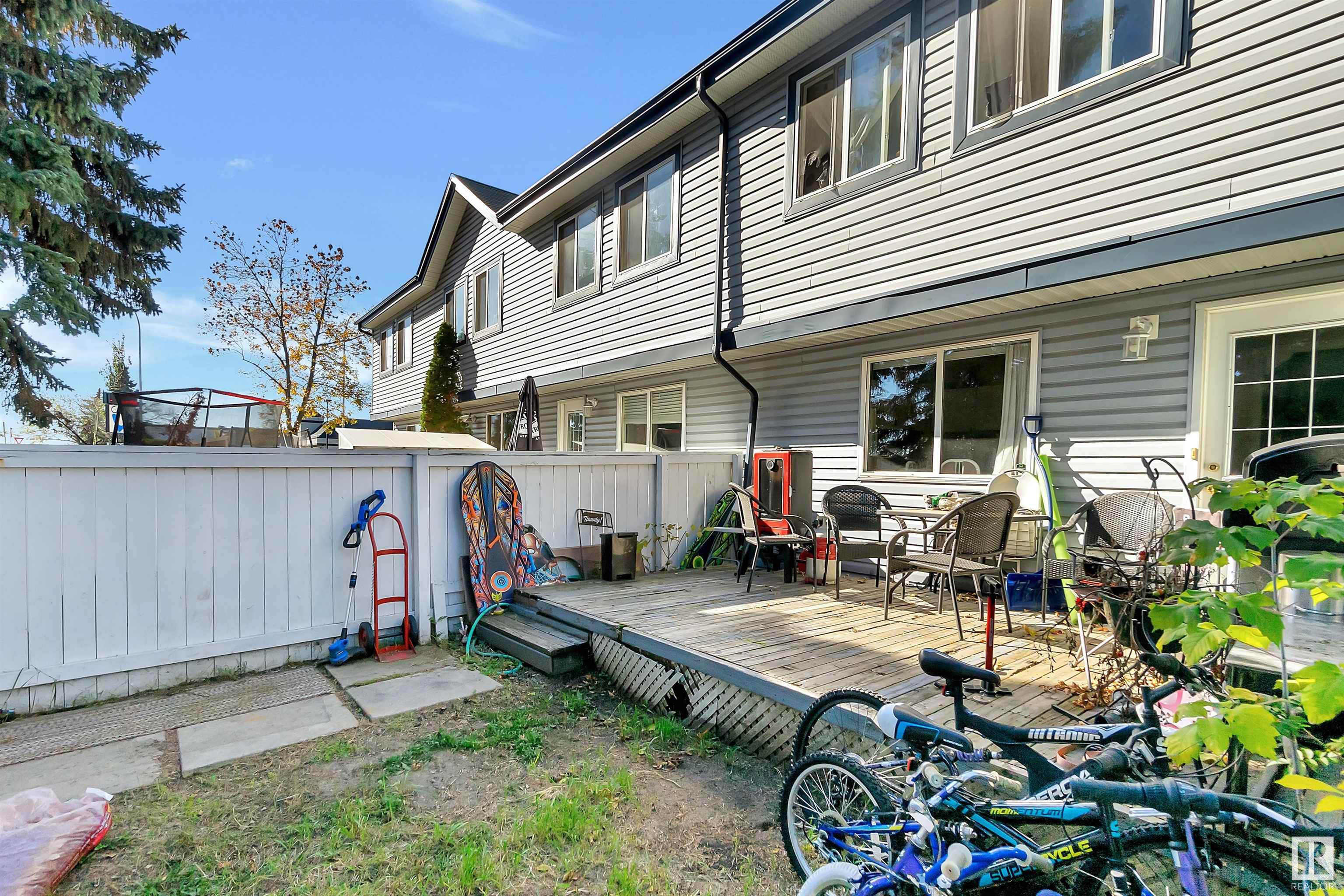 10 100 WESTRIDGE Crescent