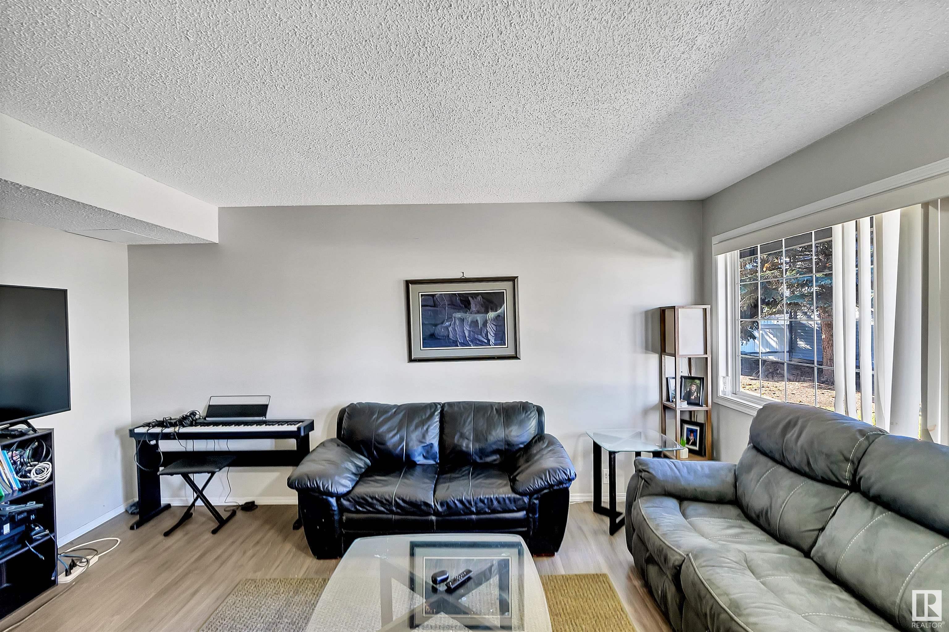 10 100 WESTRIDGE Crescent