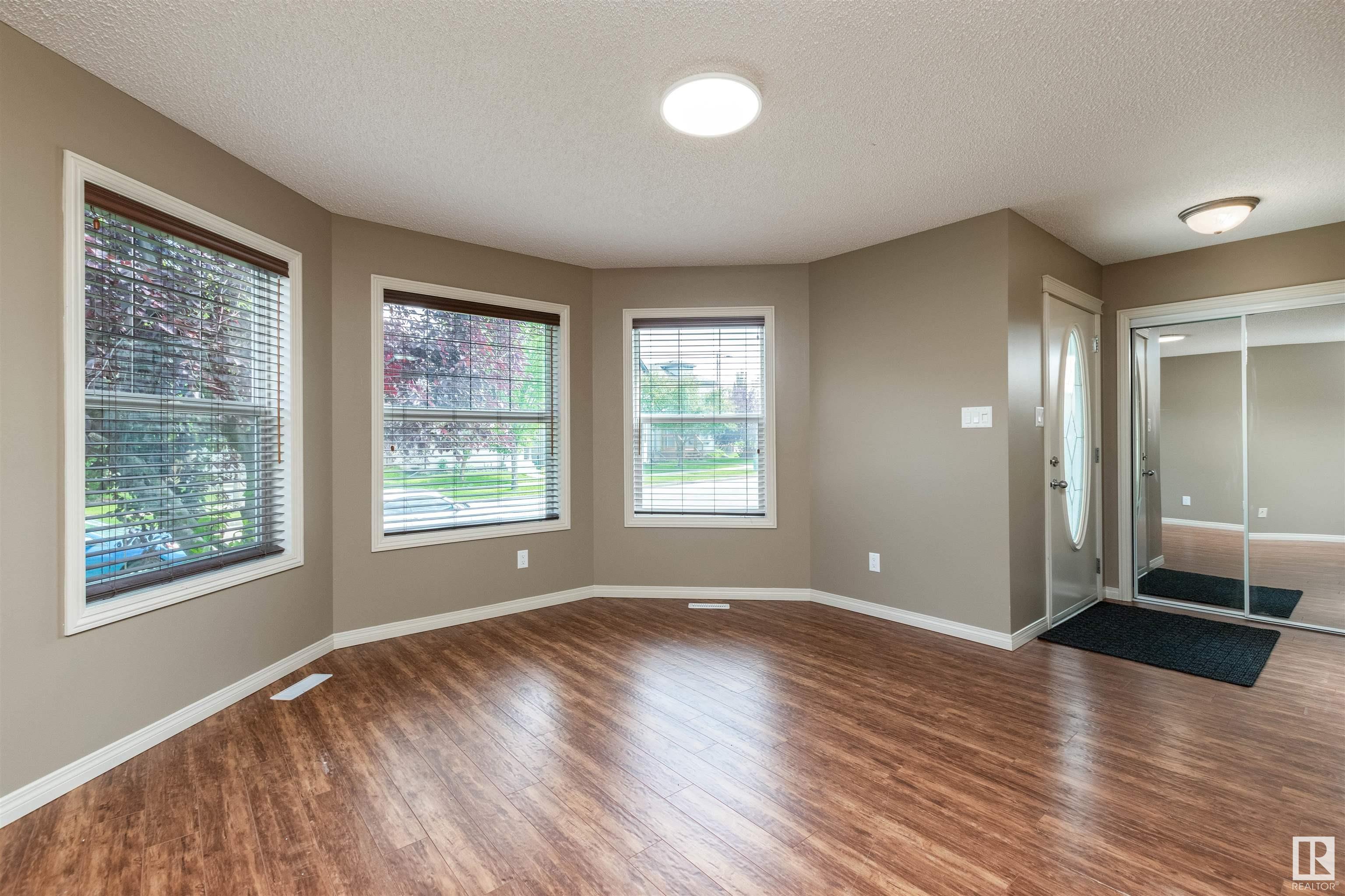 28 SUMMERLAND Way