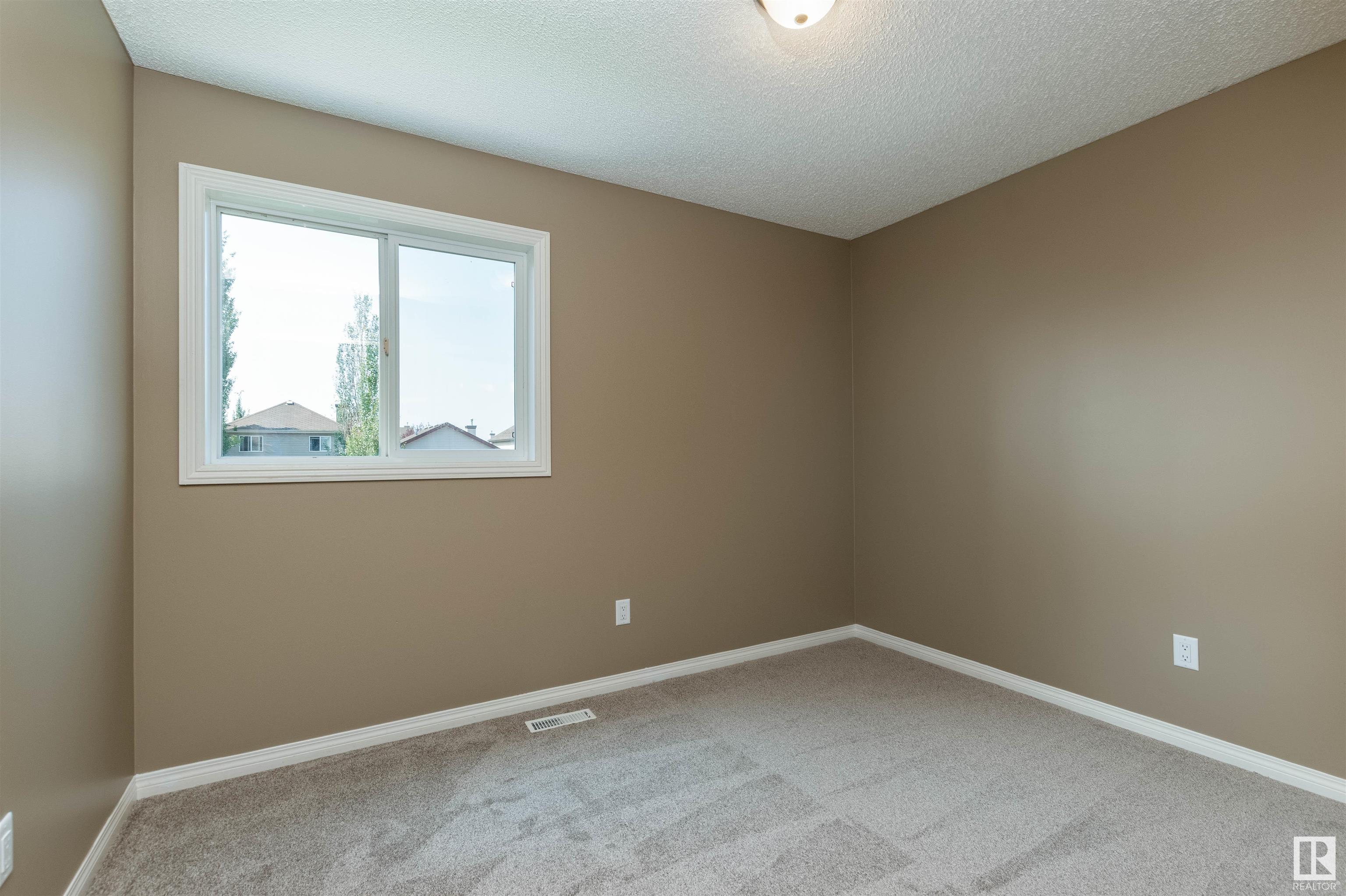 28 SUMMERLAND Way