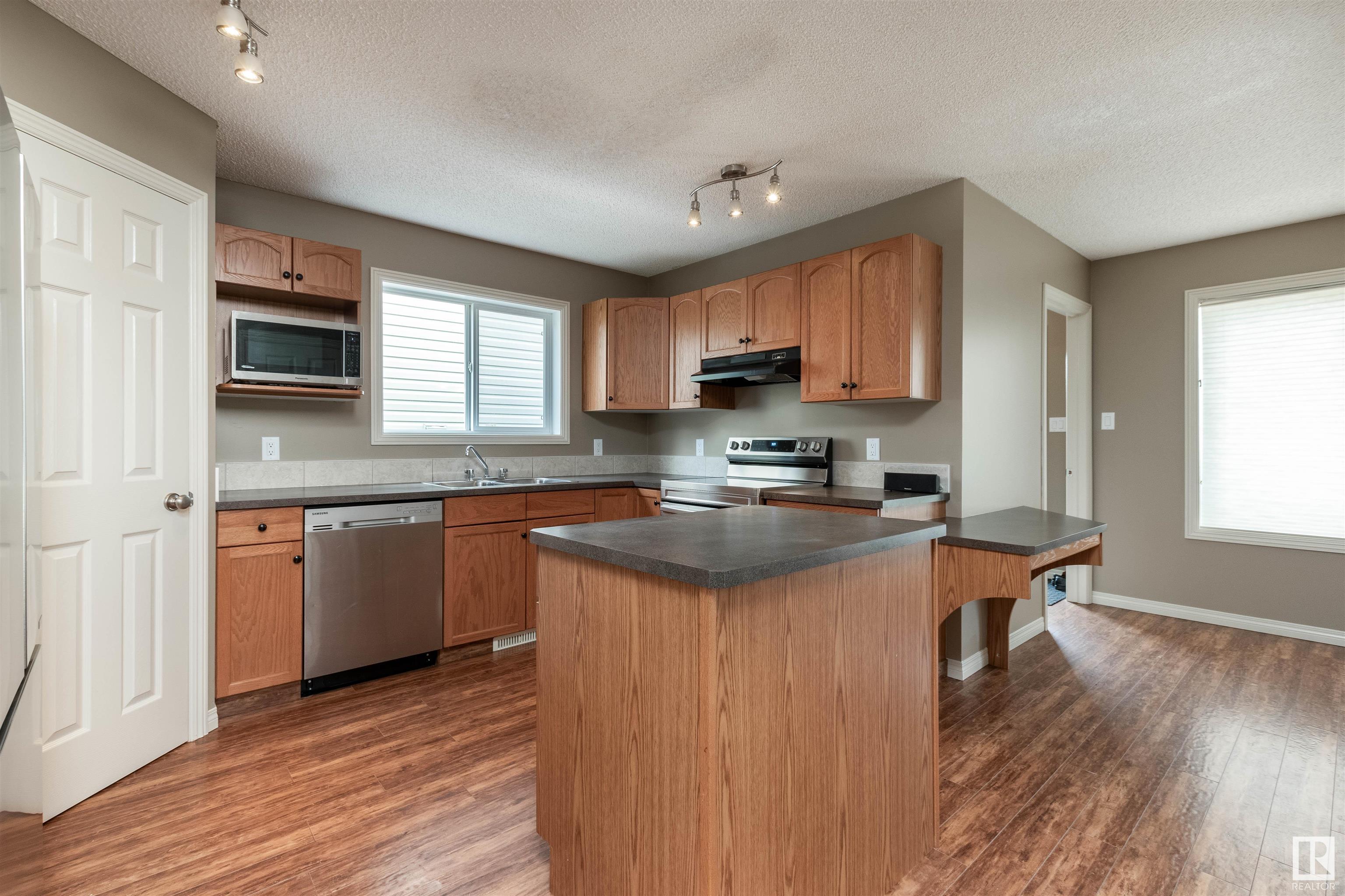 28 SUMMERLAND Way