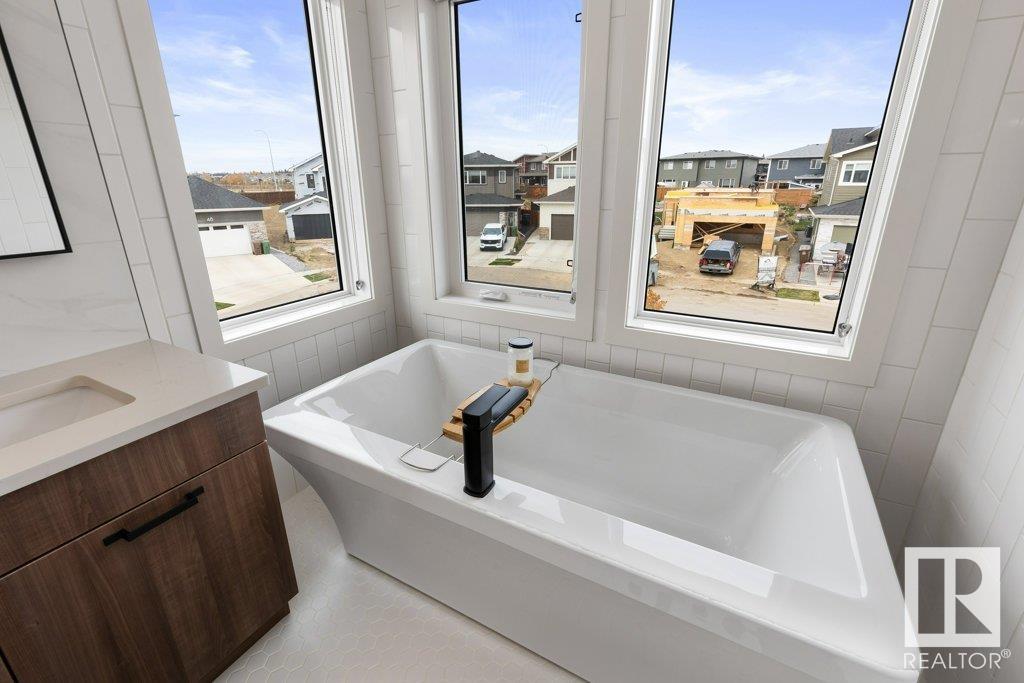28 ROBERGE Close