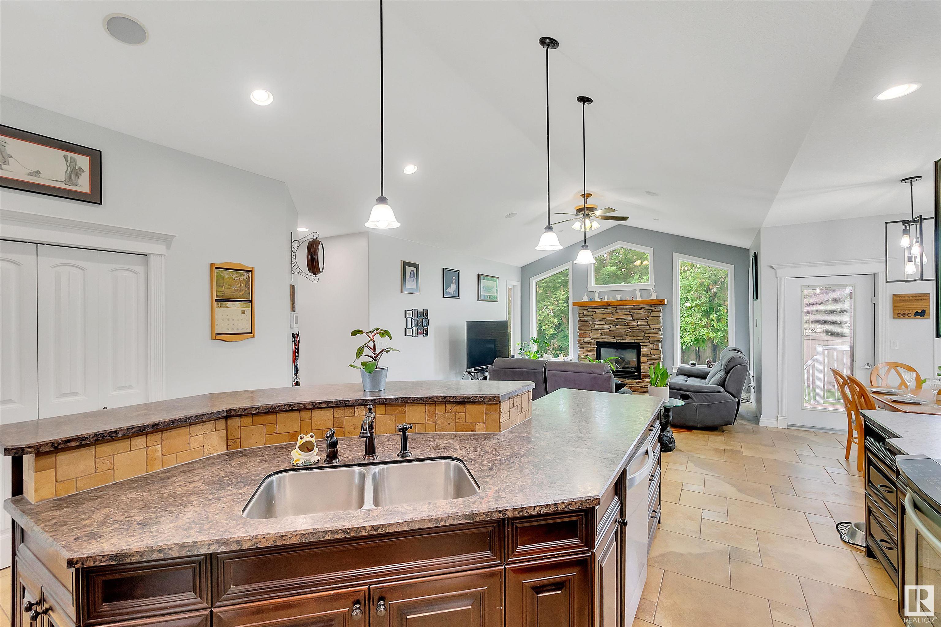 28 Lakewood Cove S