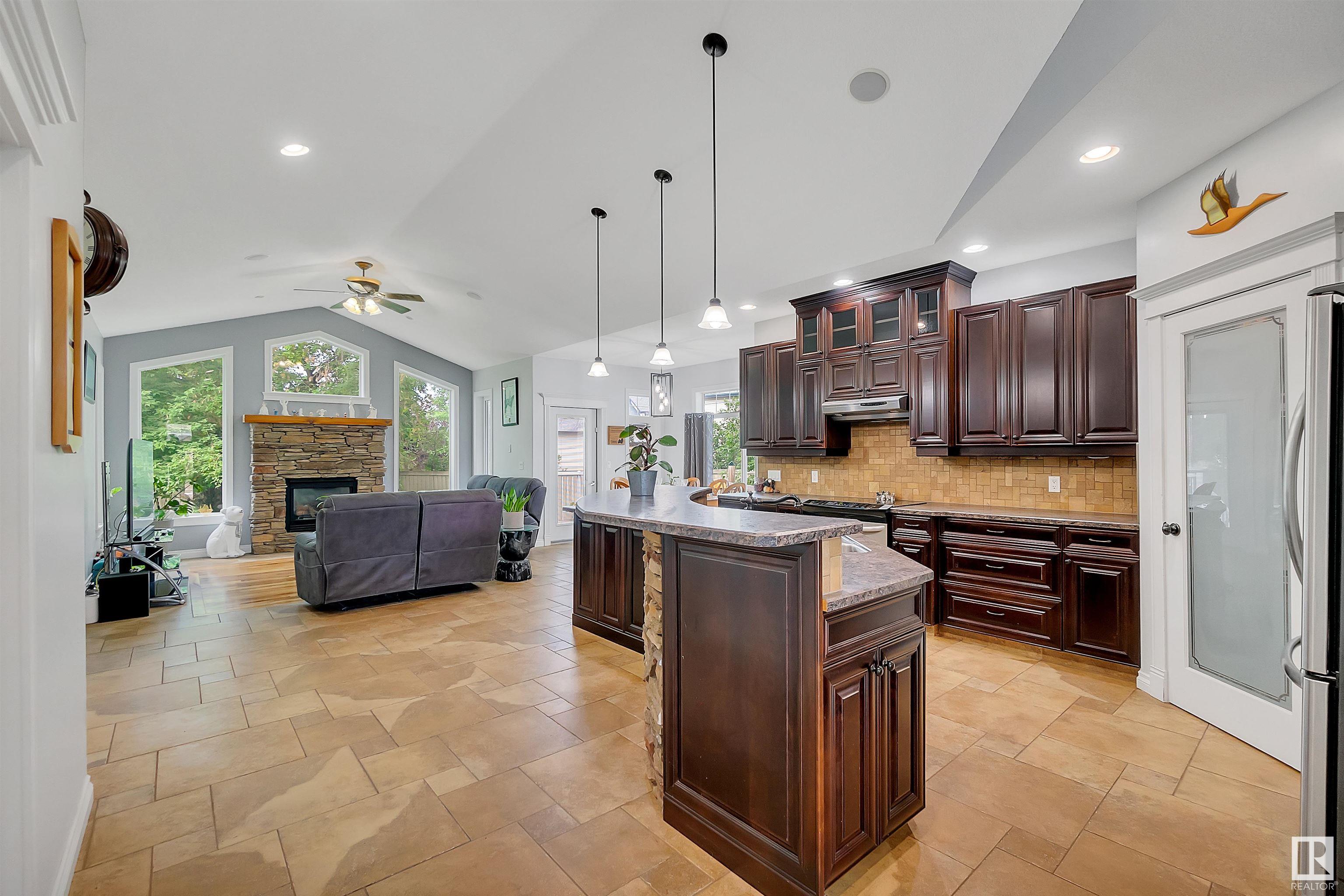 28 Lakewood Cove S