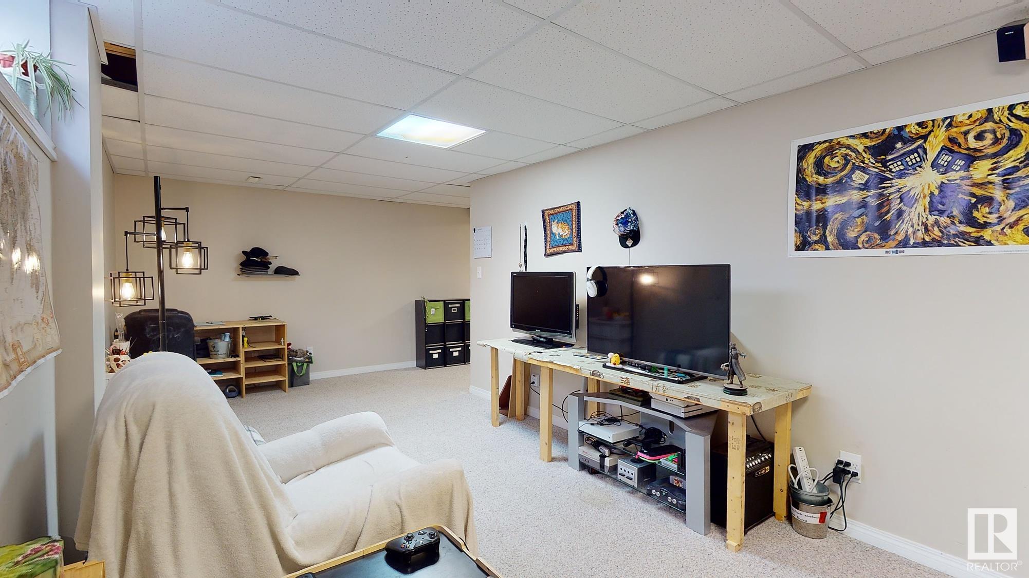 170 LAKELAND Drive