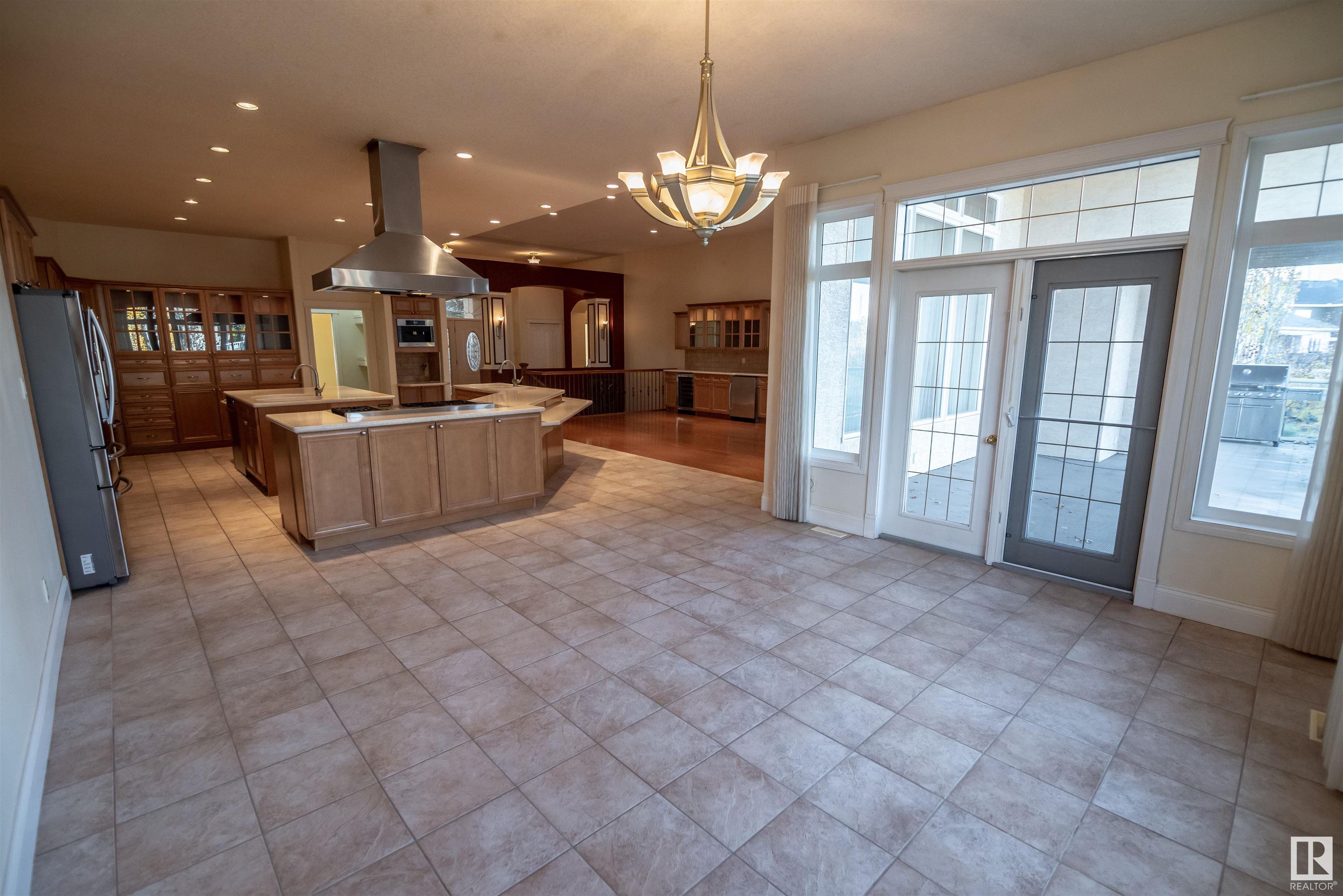1 HUNTINGTON Drive