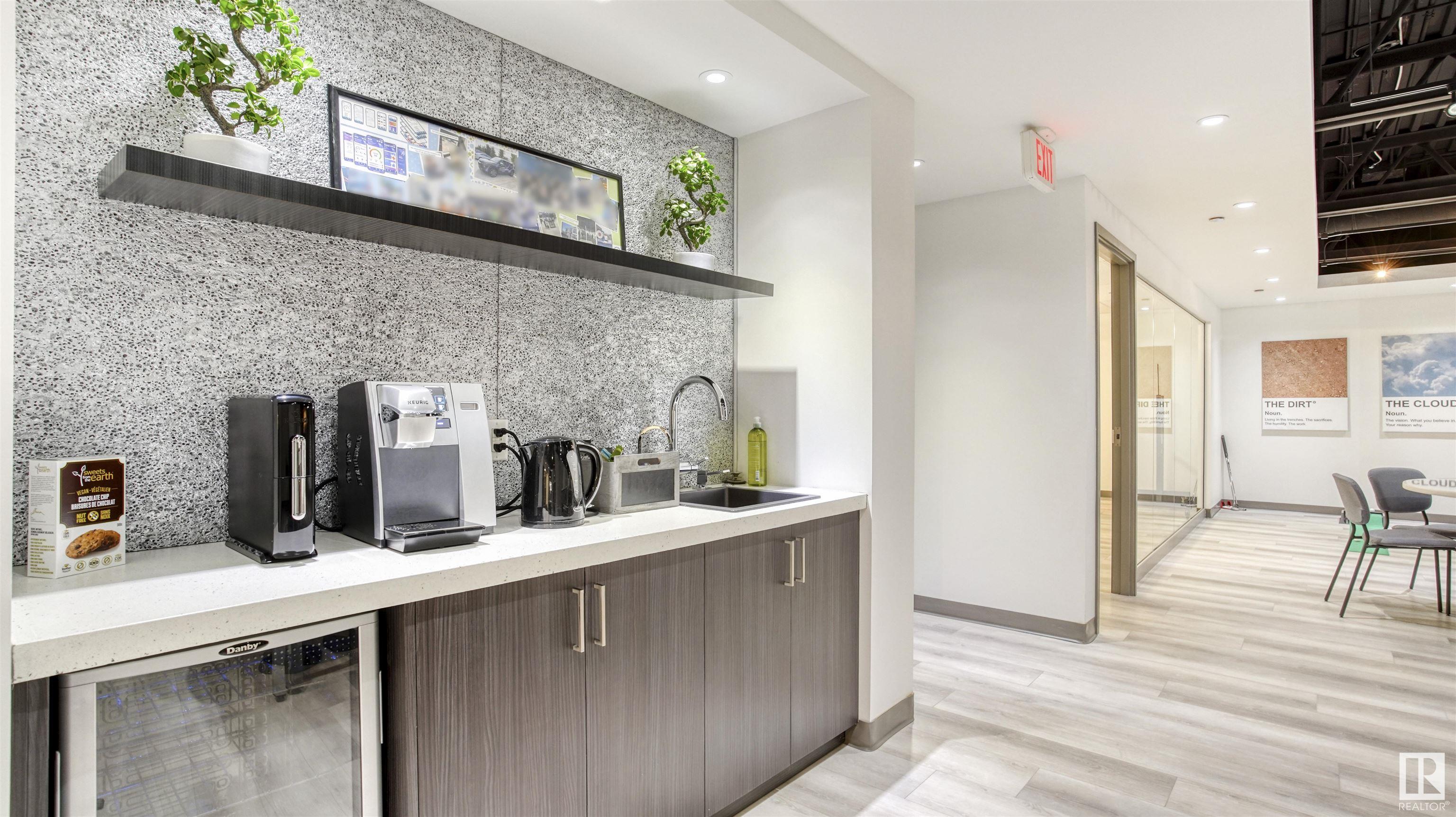 101-102 190 CARLETON Drive