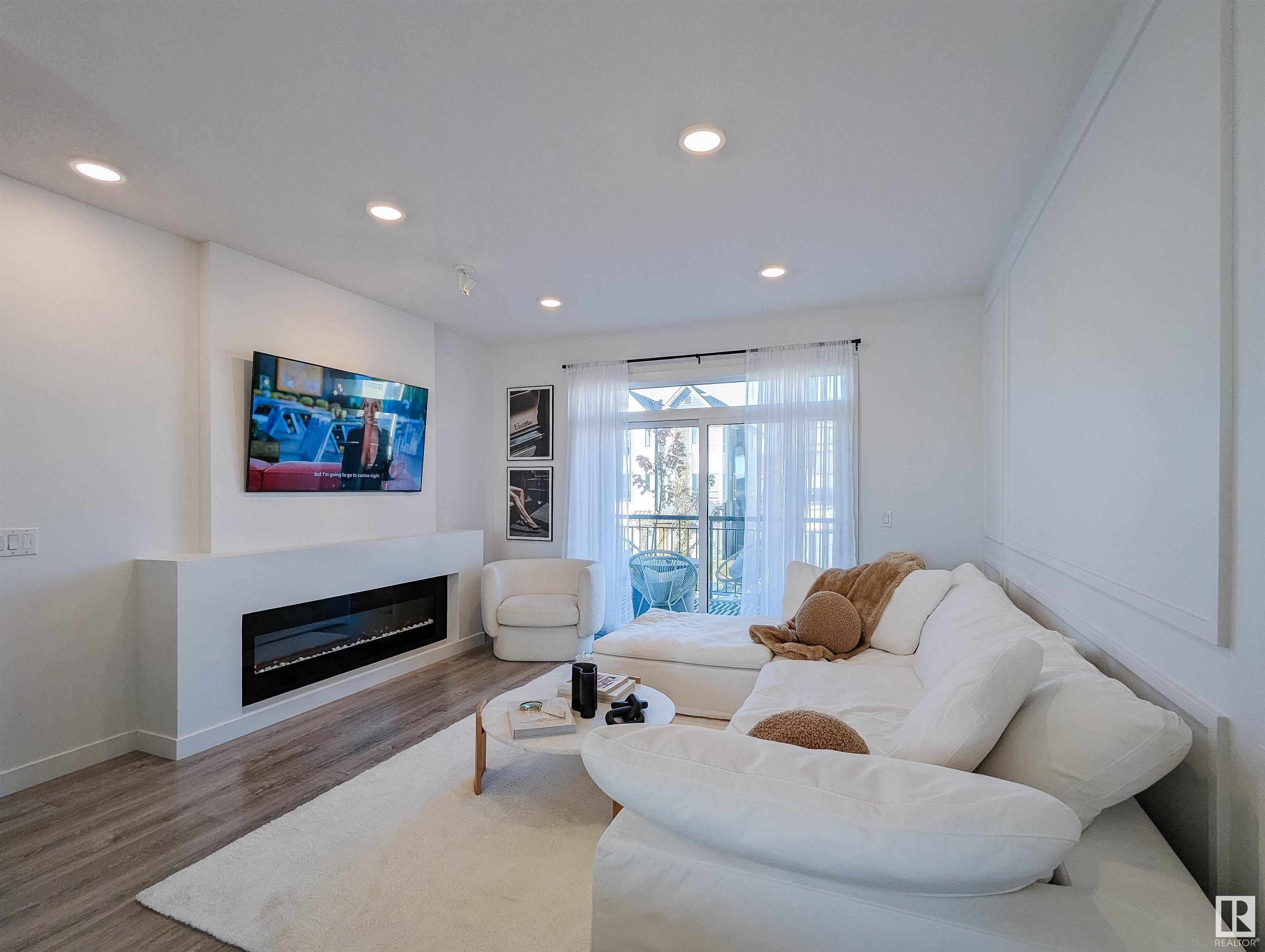 59 100 JENSEN LAKES Boulevard