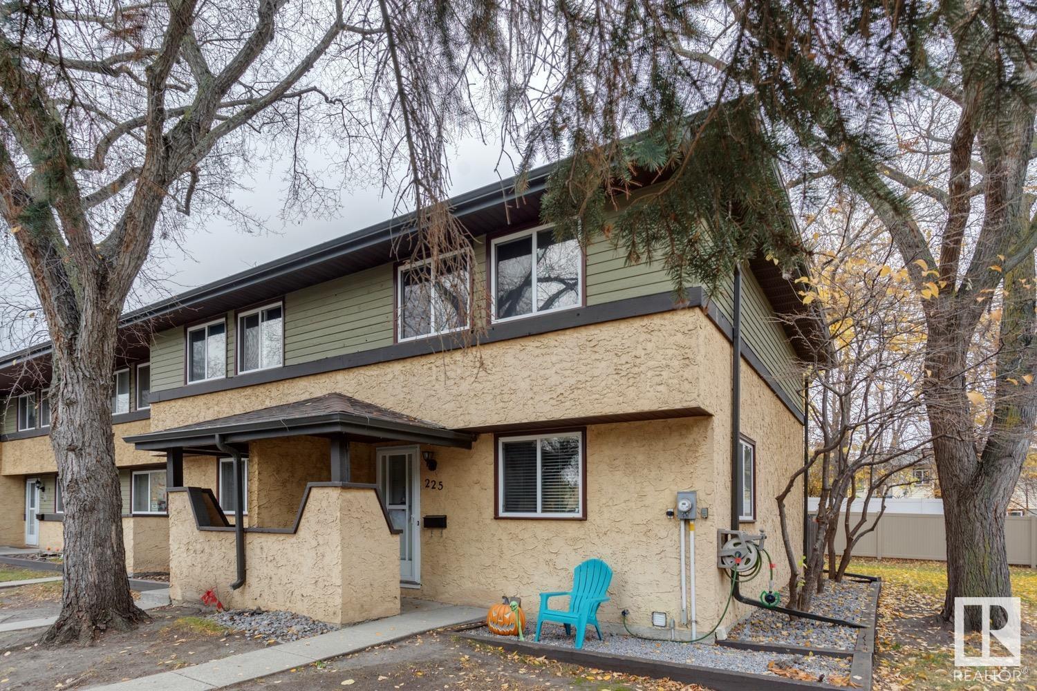 225 WOODBRIDGE Way