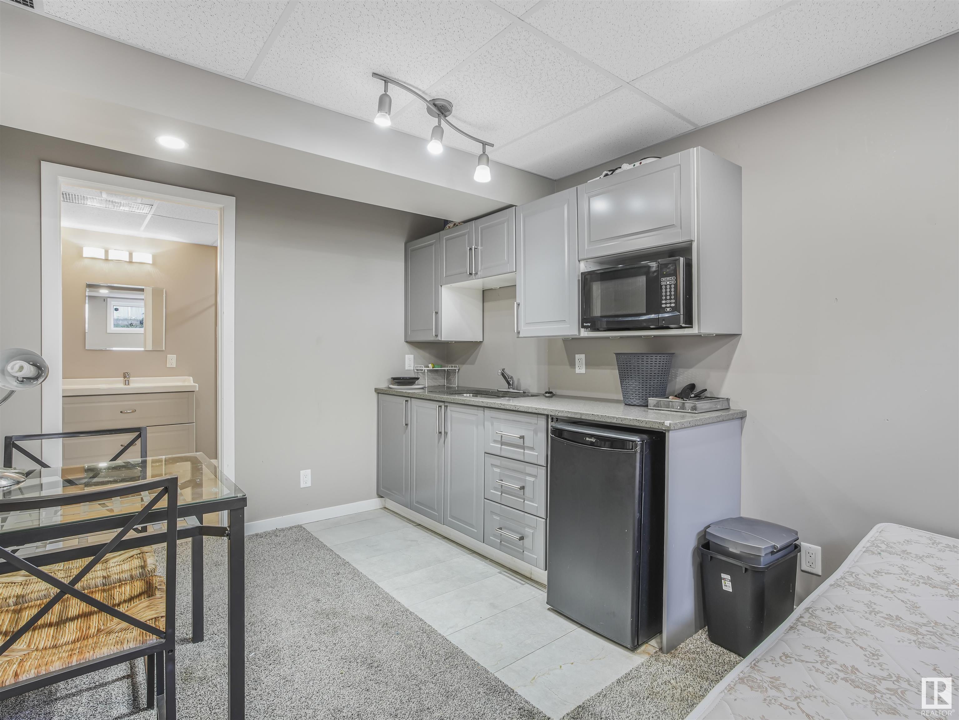 411 SIMMONDS Way