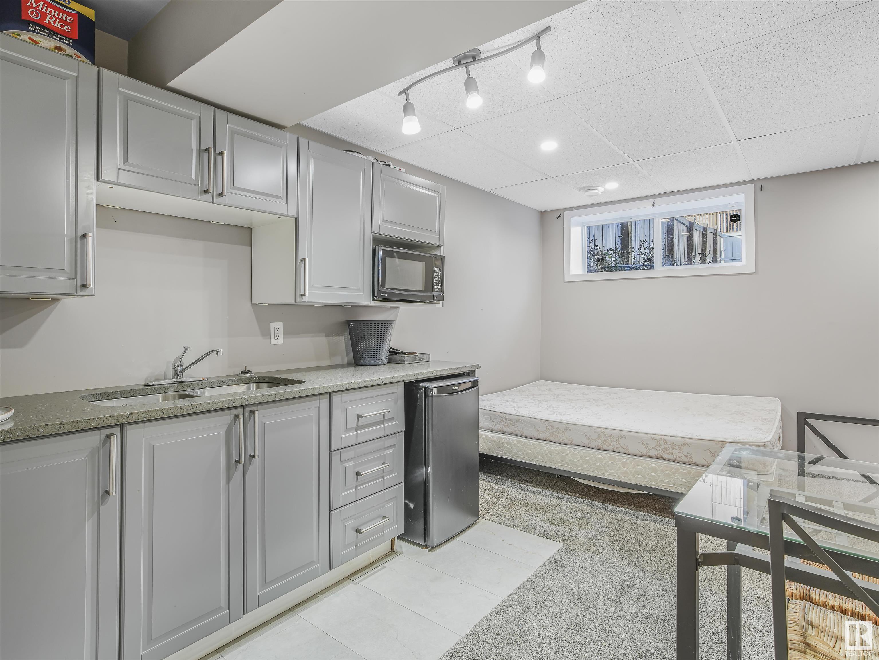 411 SIMMONDS Way