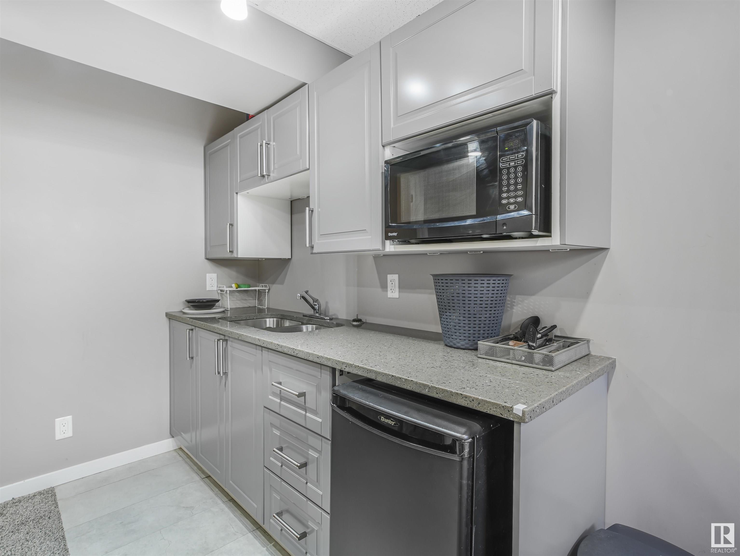 411 SIMMONDS Way