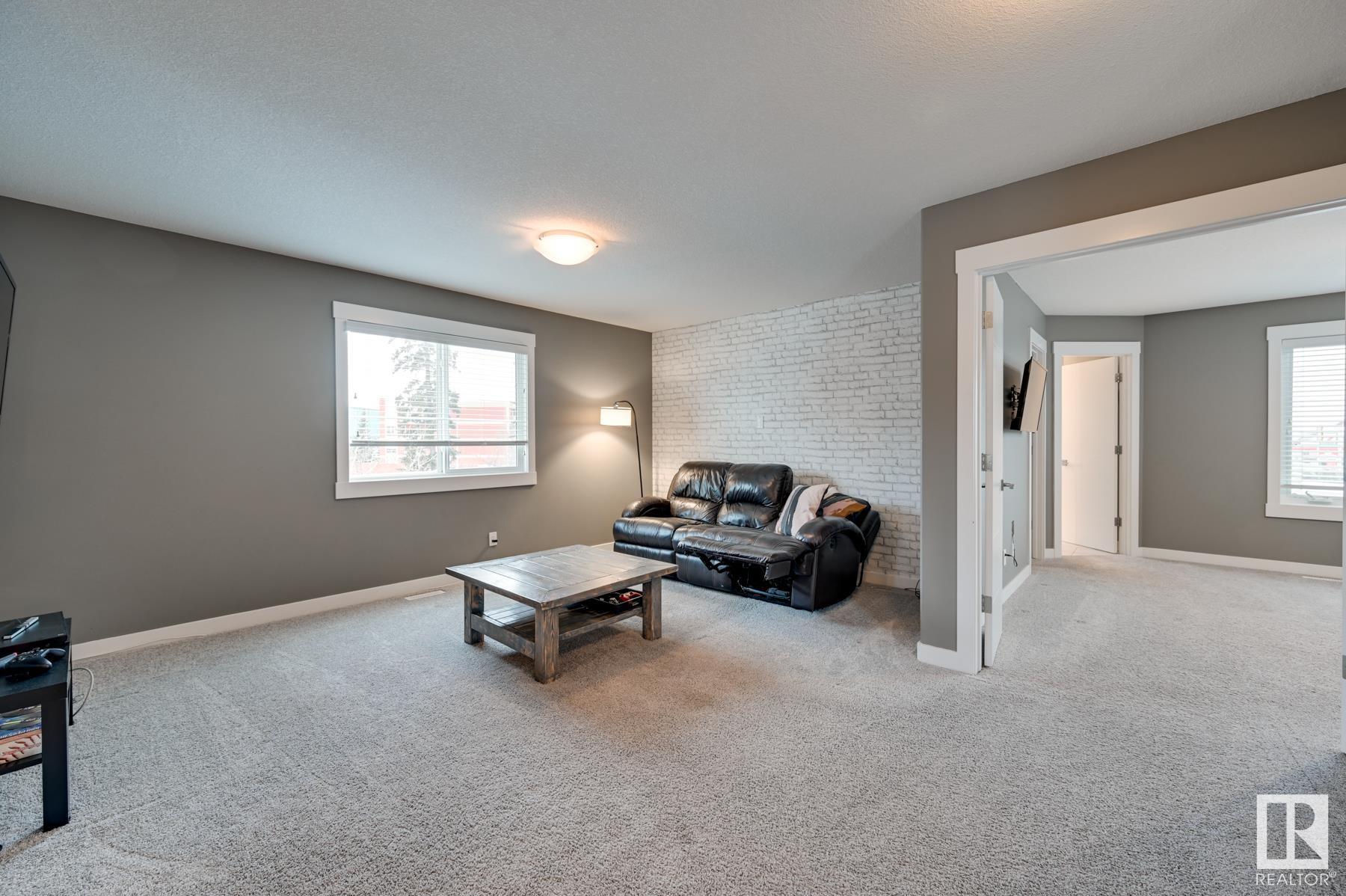 86 MEADOWLAND Way