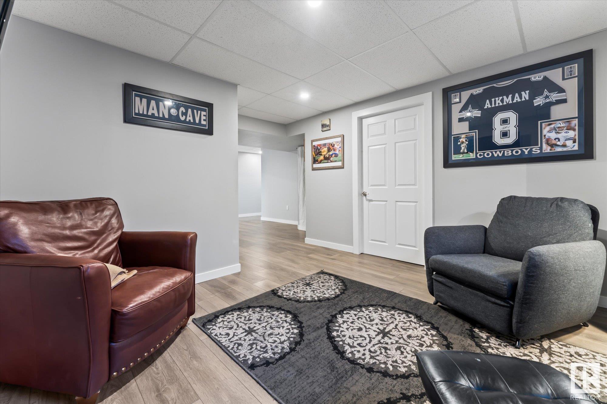 432 CHARLOTTE Crescent