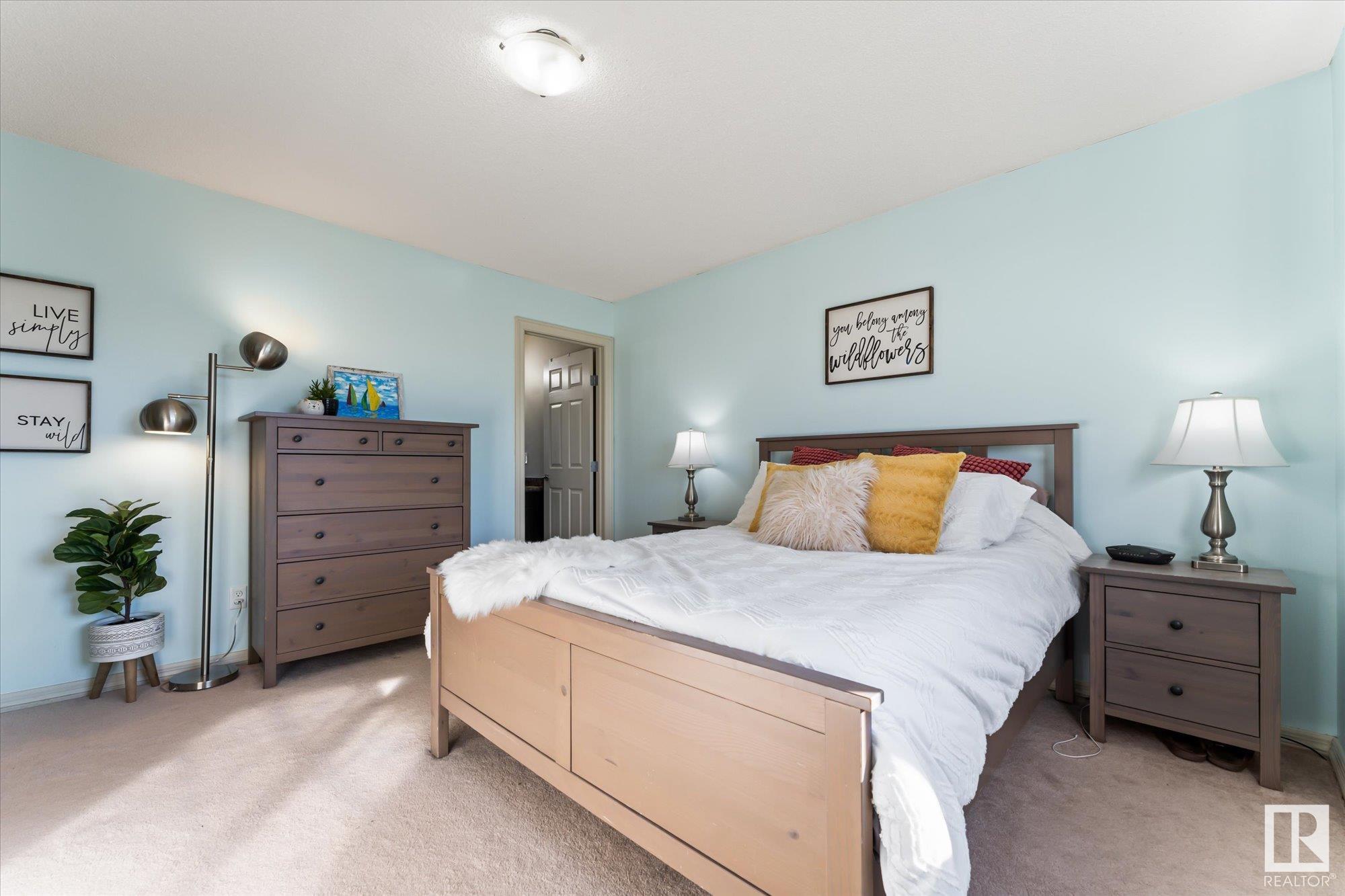 432 CHARLOTTE Crescent