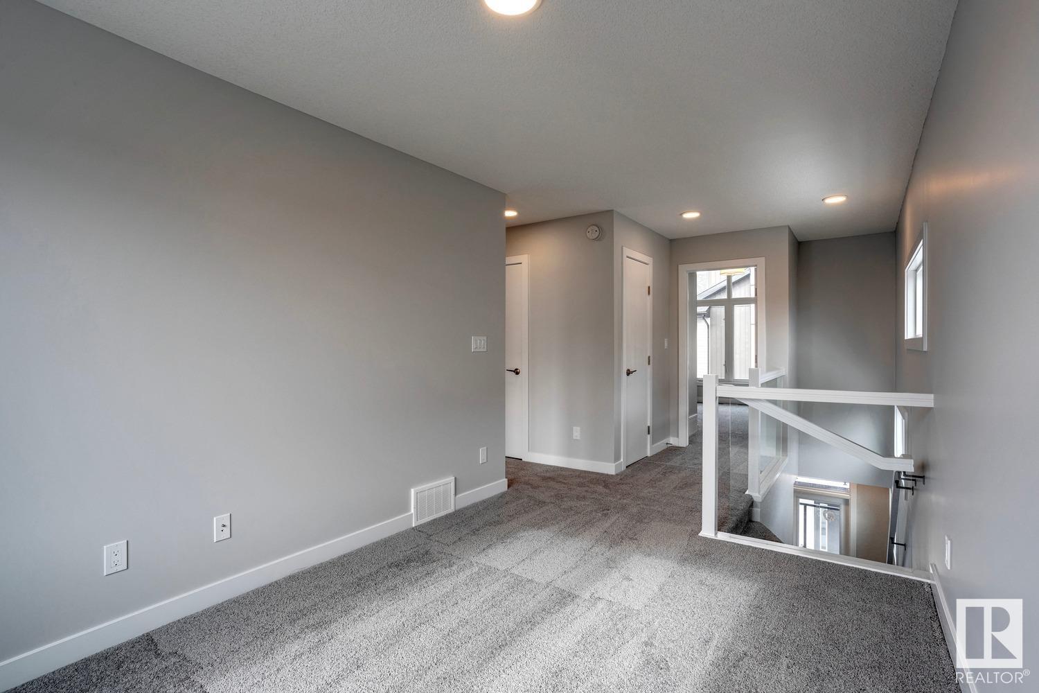 89 50 EBONY Boulevard