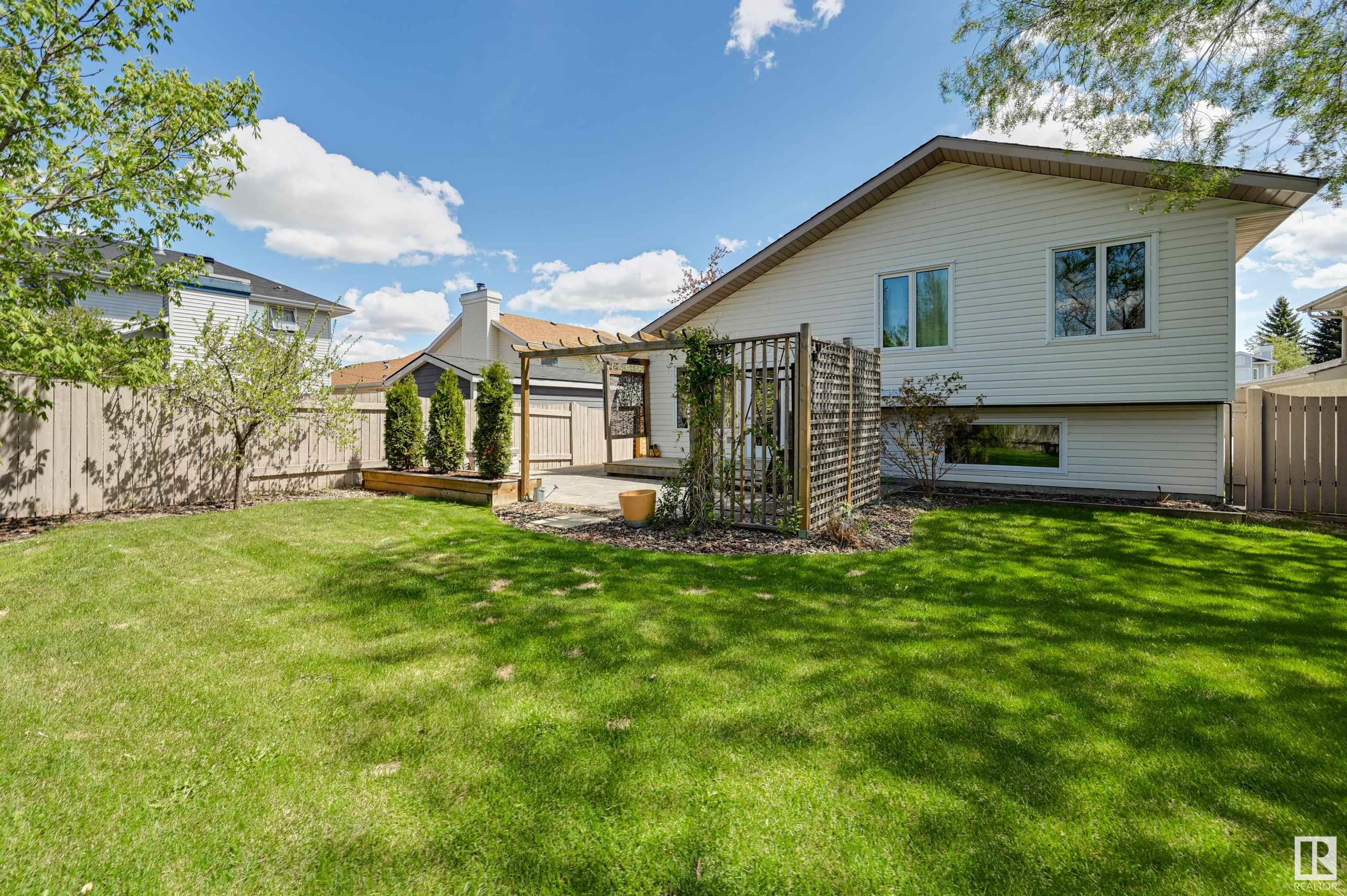 3 Desmarais Crescent