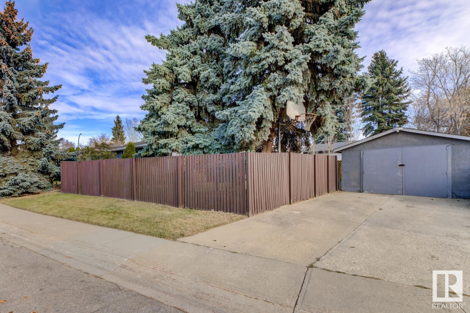 2 GROVELAND Avenue