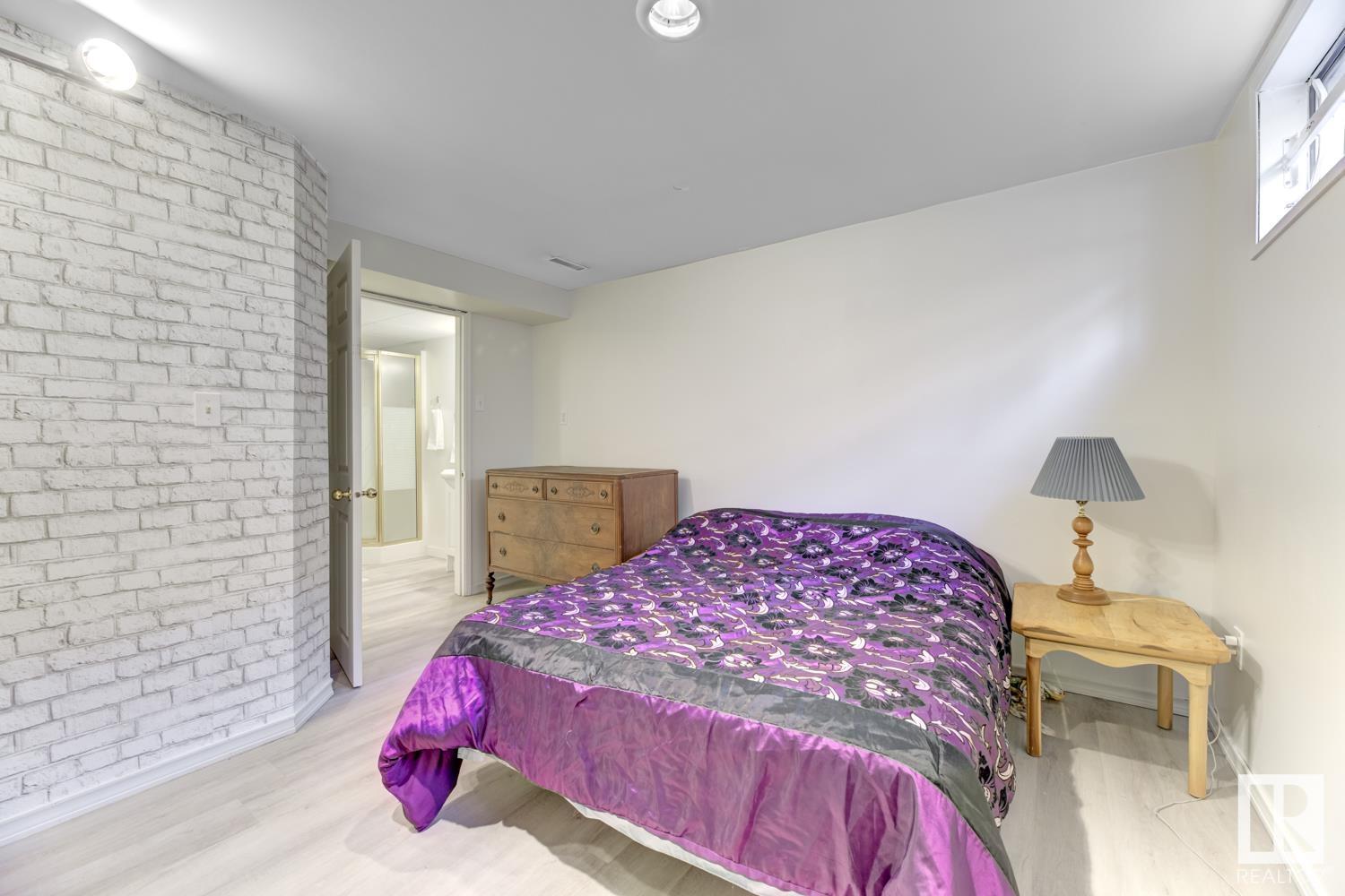 2 GROVELAND Avenue