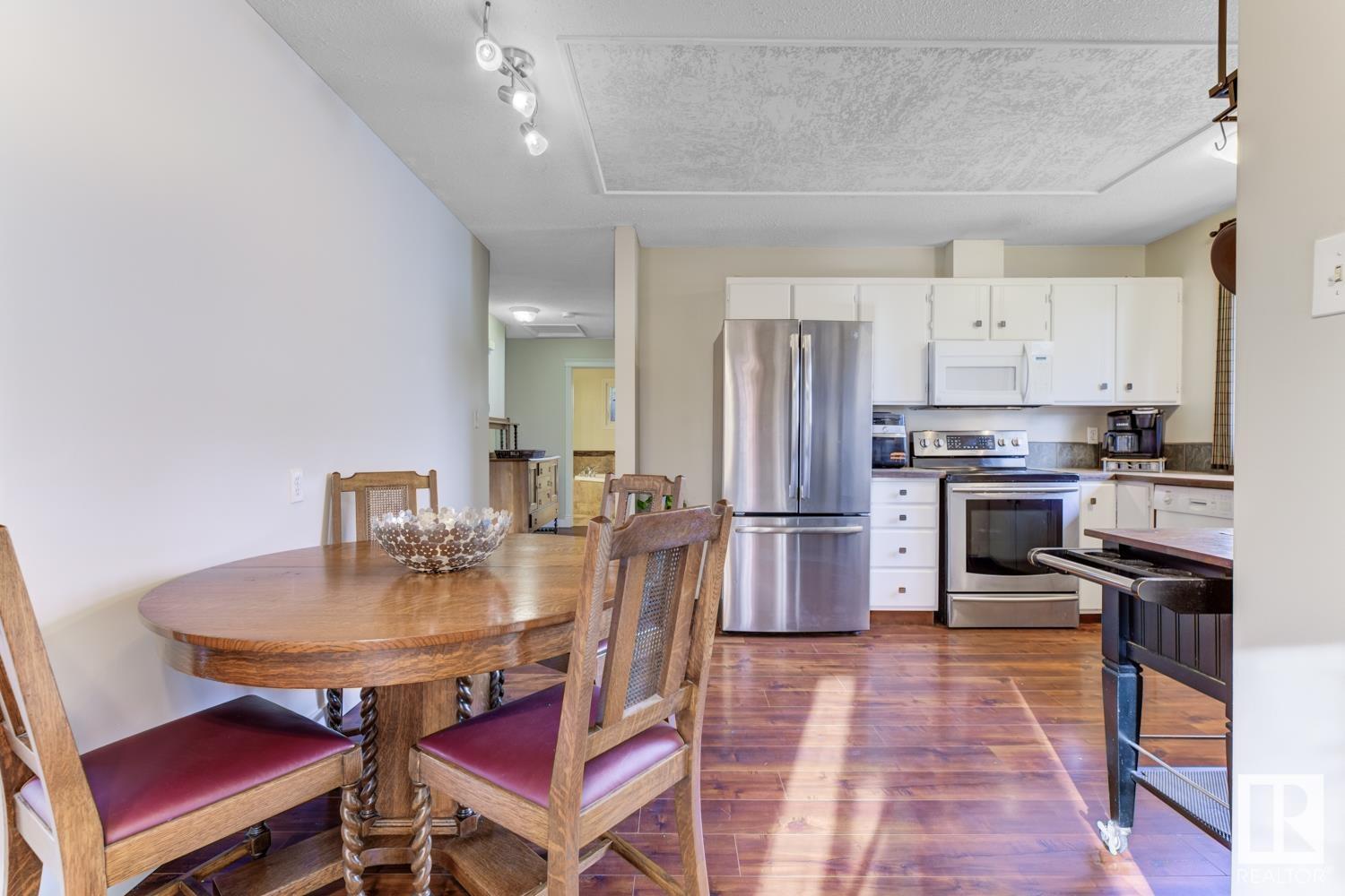 2 GROVELAND Avenue