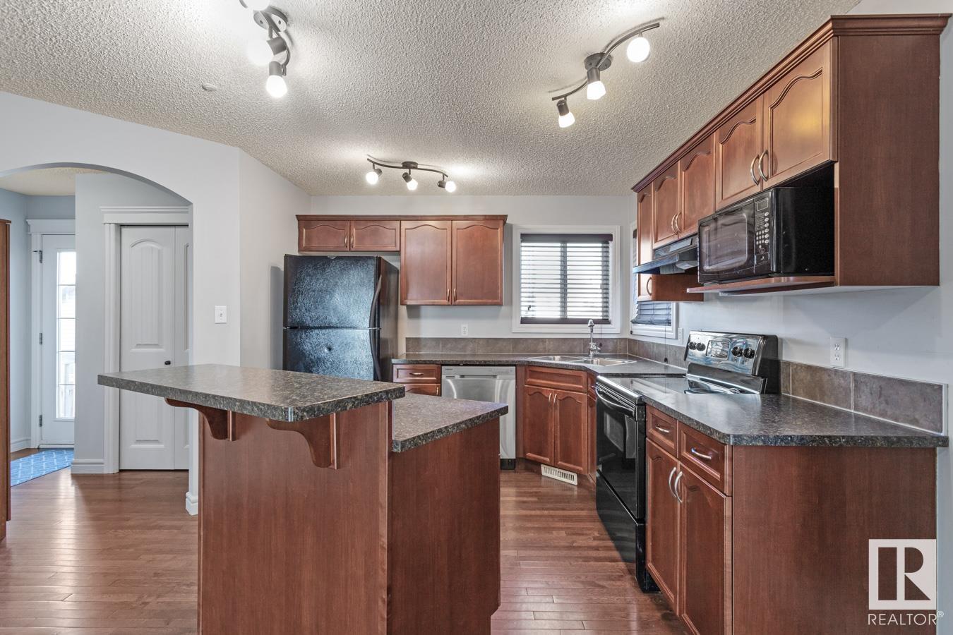 443 SUMMERTON Crescent