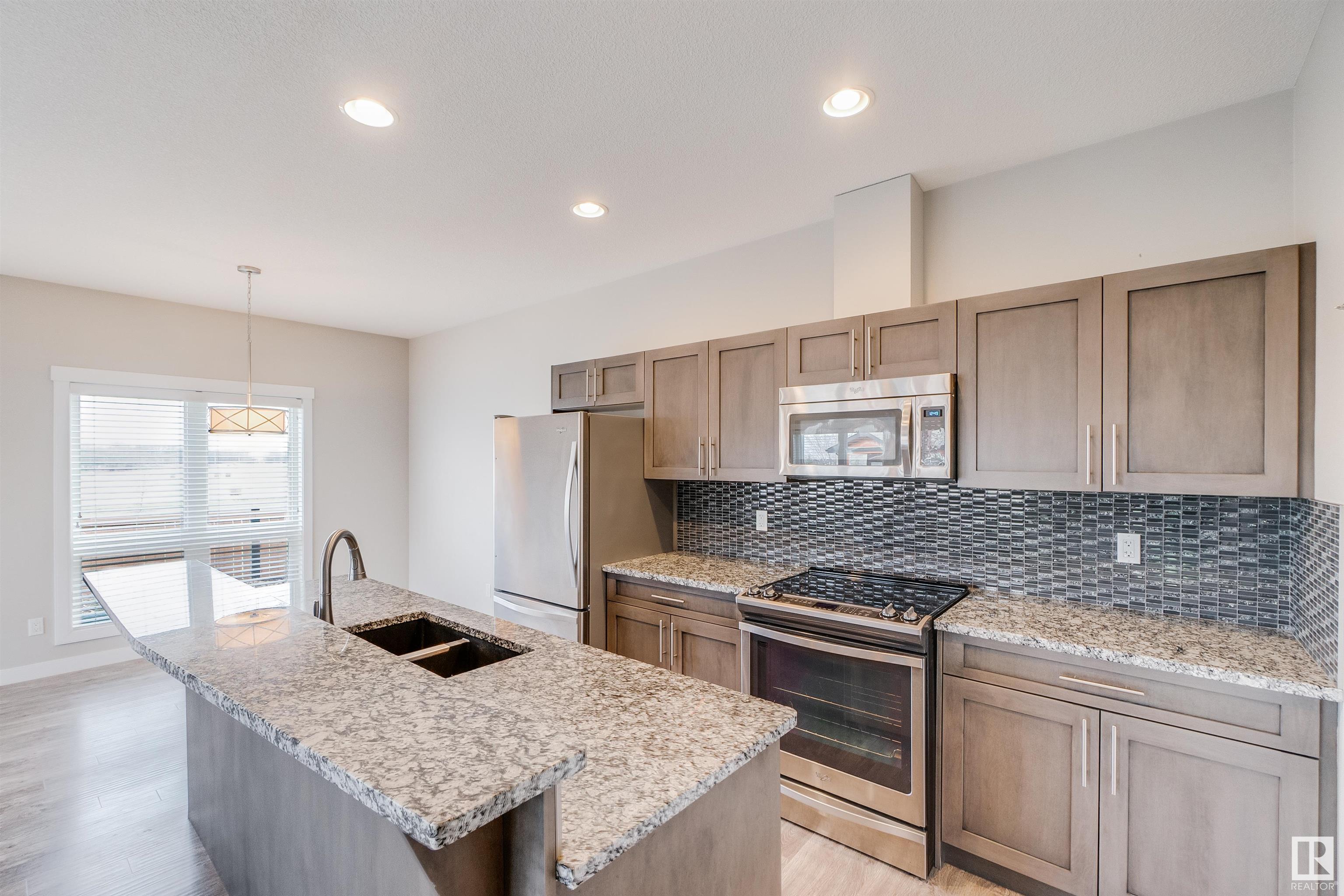 1502 GRAYBRIAR Green