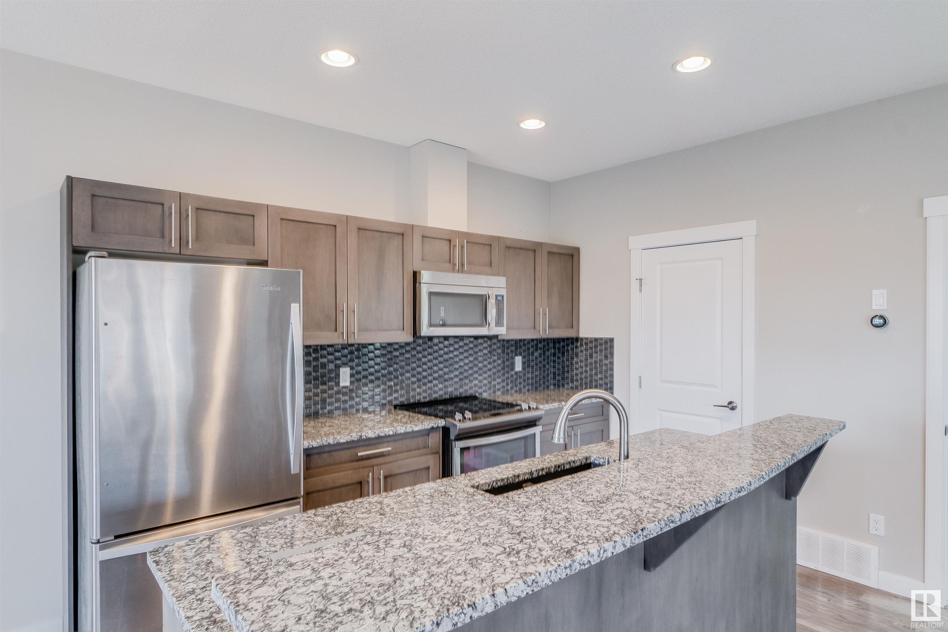 1502 GRAYBRIAR Green