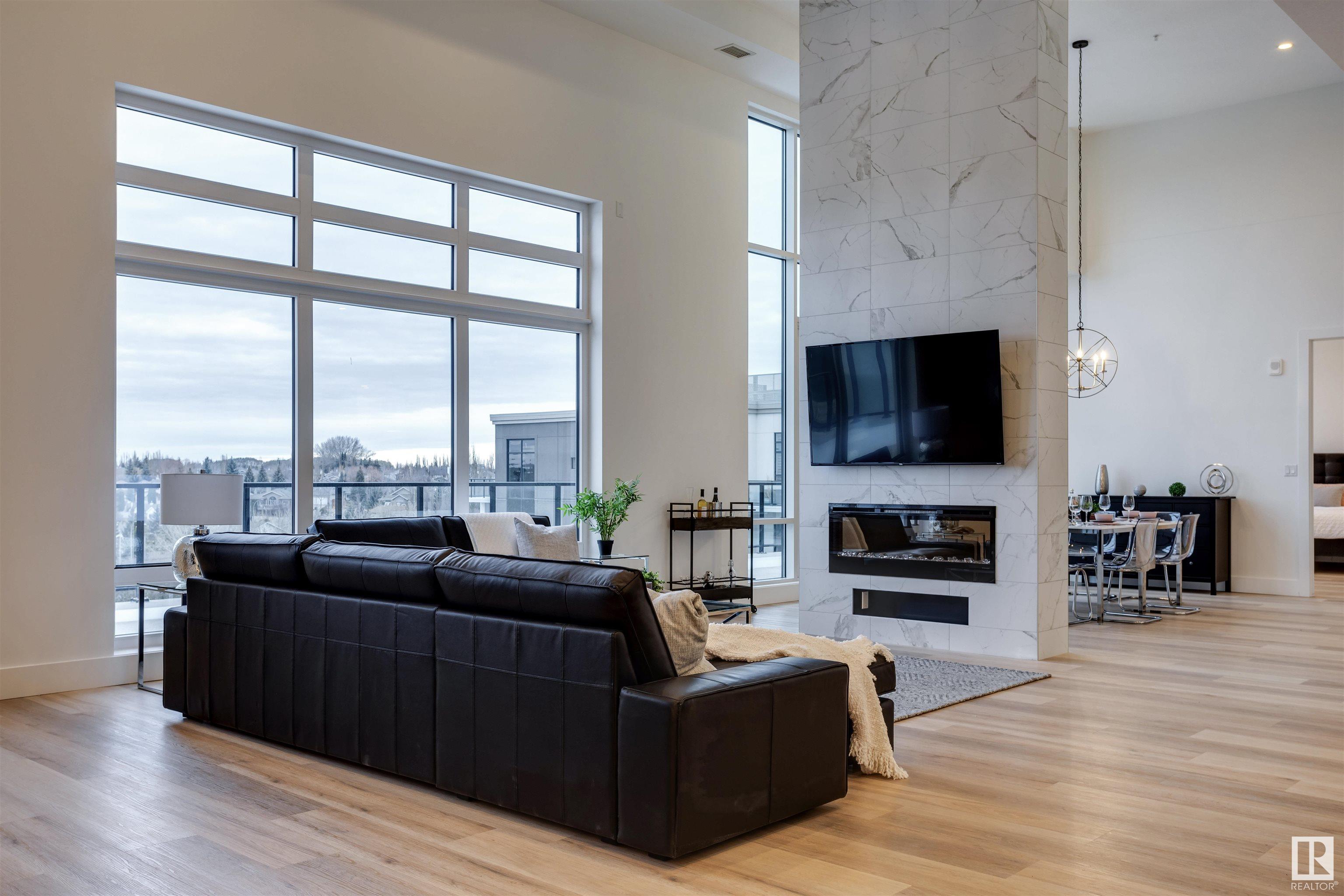 1030 200 BELLEROSE Drive