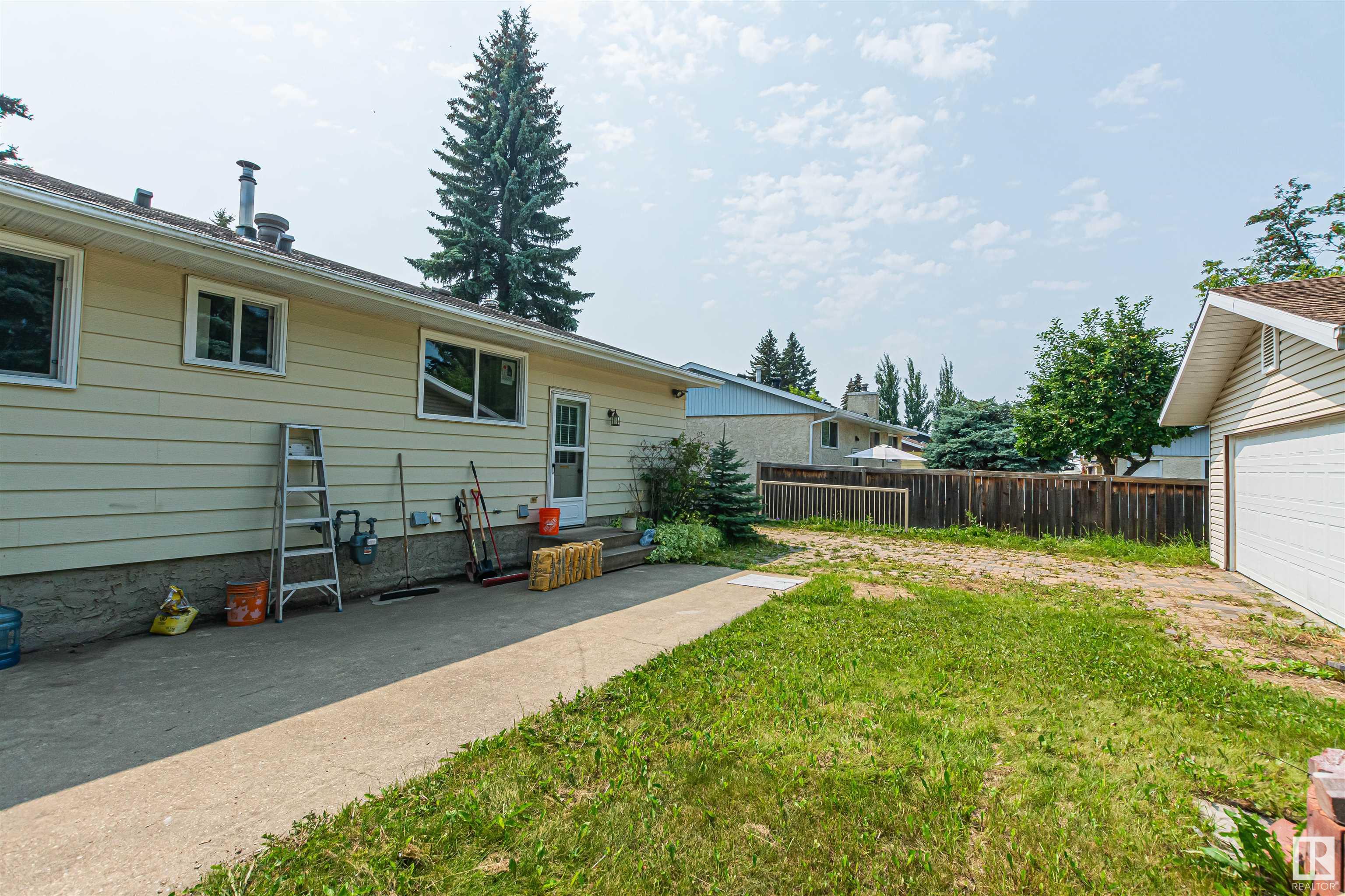 45 LORRAINE Crescent