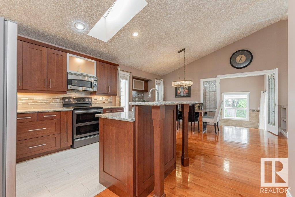544 BYRNE Crescent