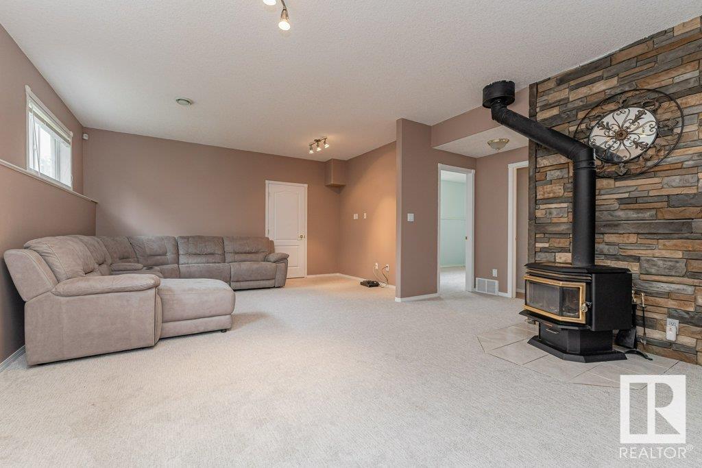 544 BYRNE Crescent