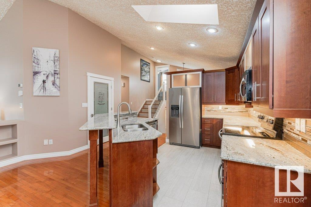 544 BYRNE Crescent