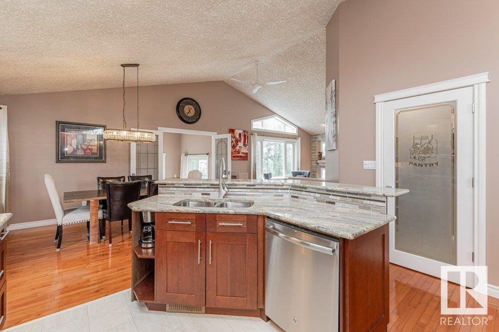 544 BYRNE Crescent
