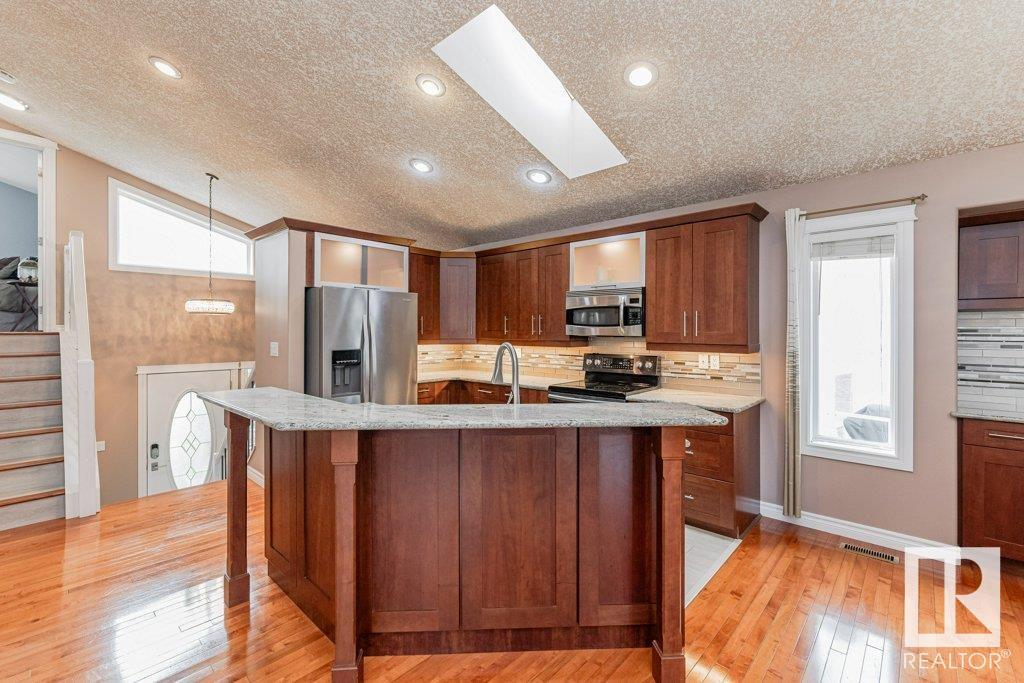 544 BYRNE Crescent
