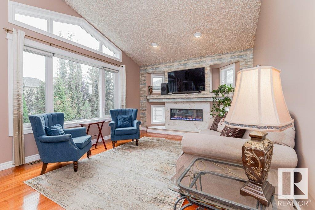 544 BYRNE Crescent
