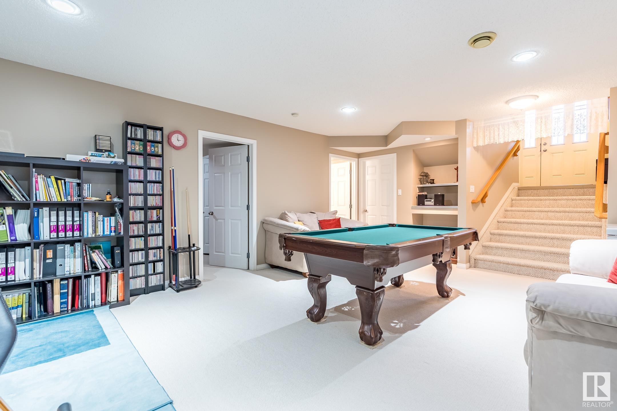 1743 MELROSE Crescent