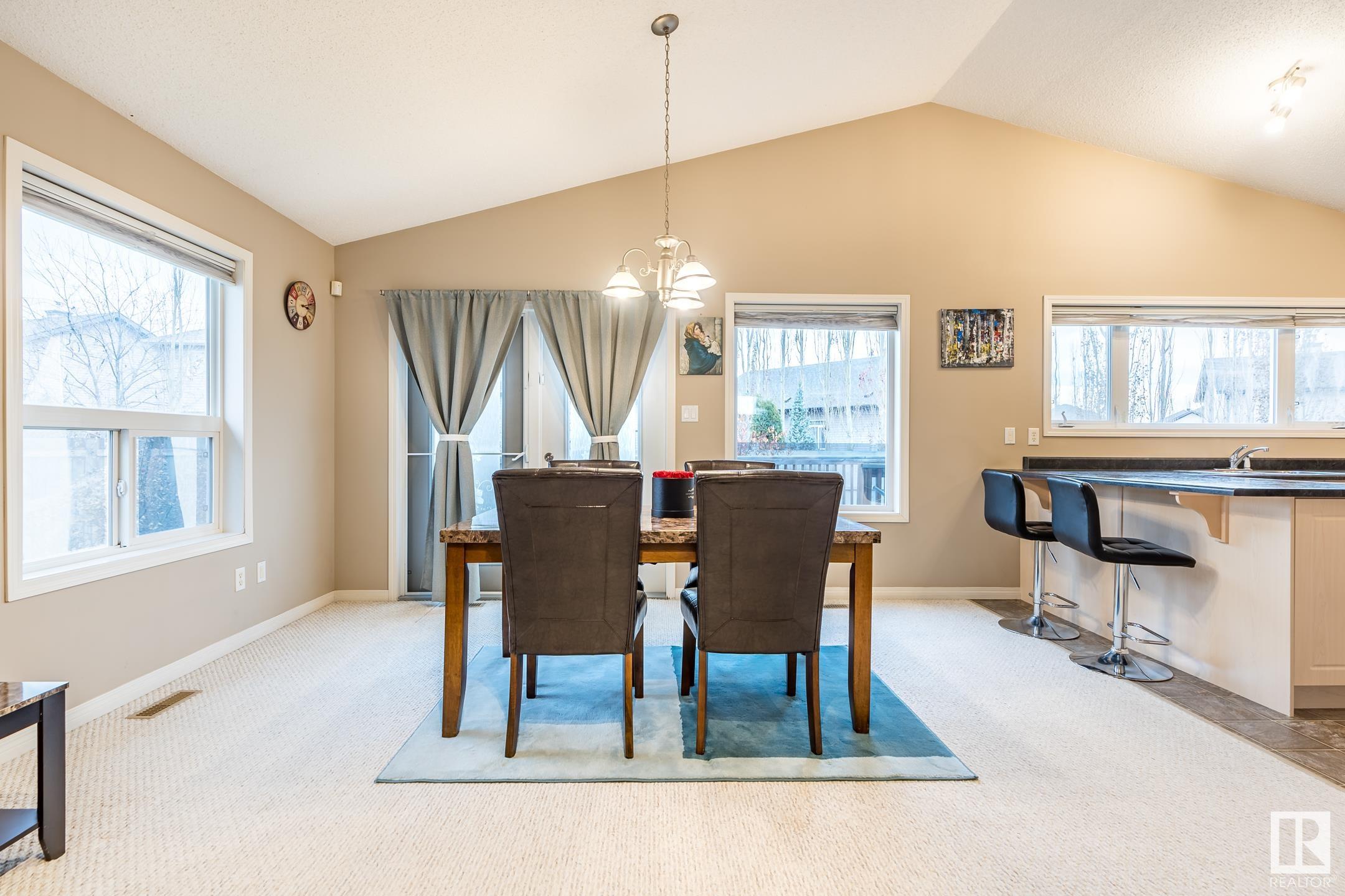 1743 MELROSE Crescent