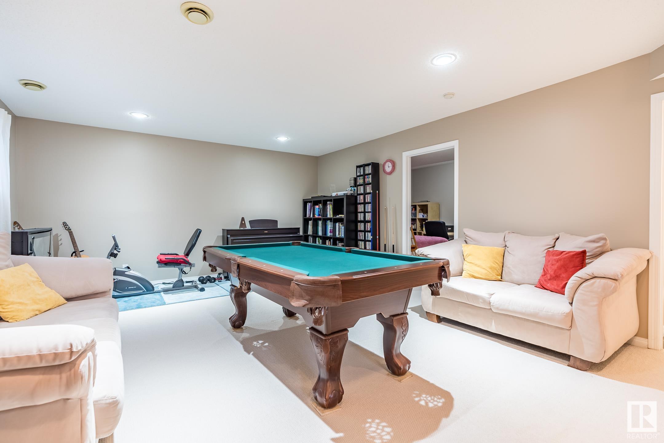 1743 MELROSE Crescent