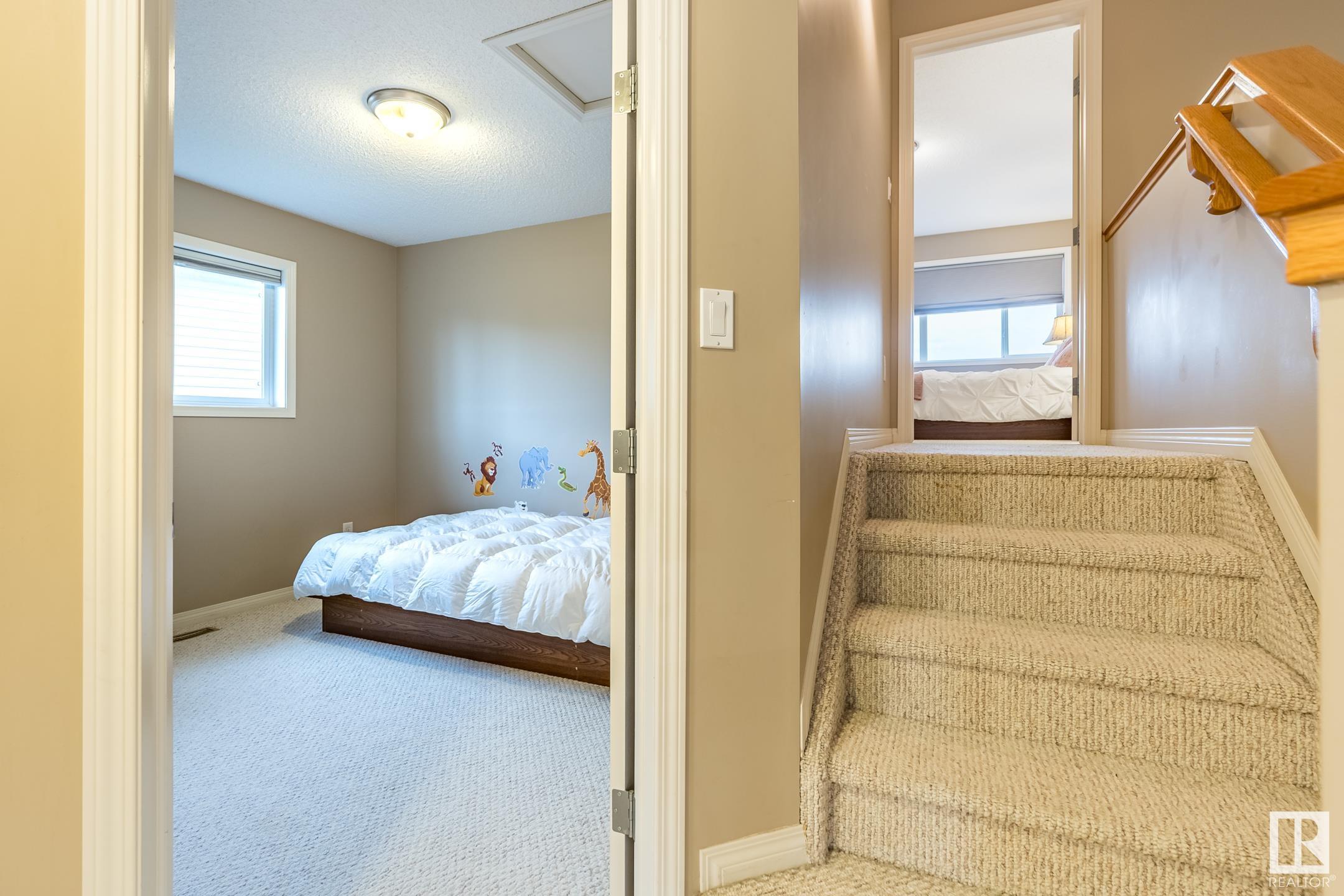 1743 MELROSE Crescent