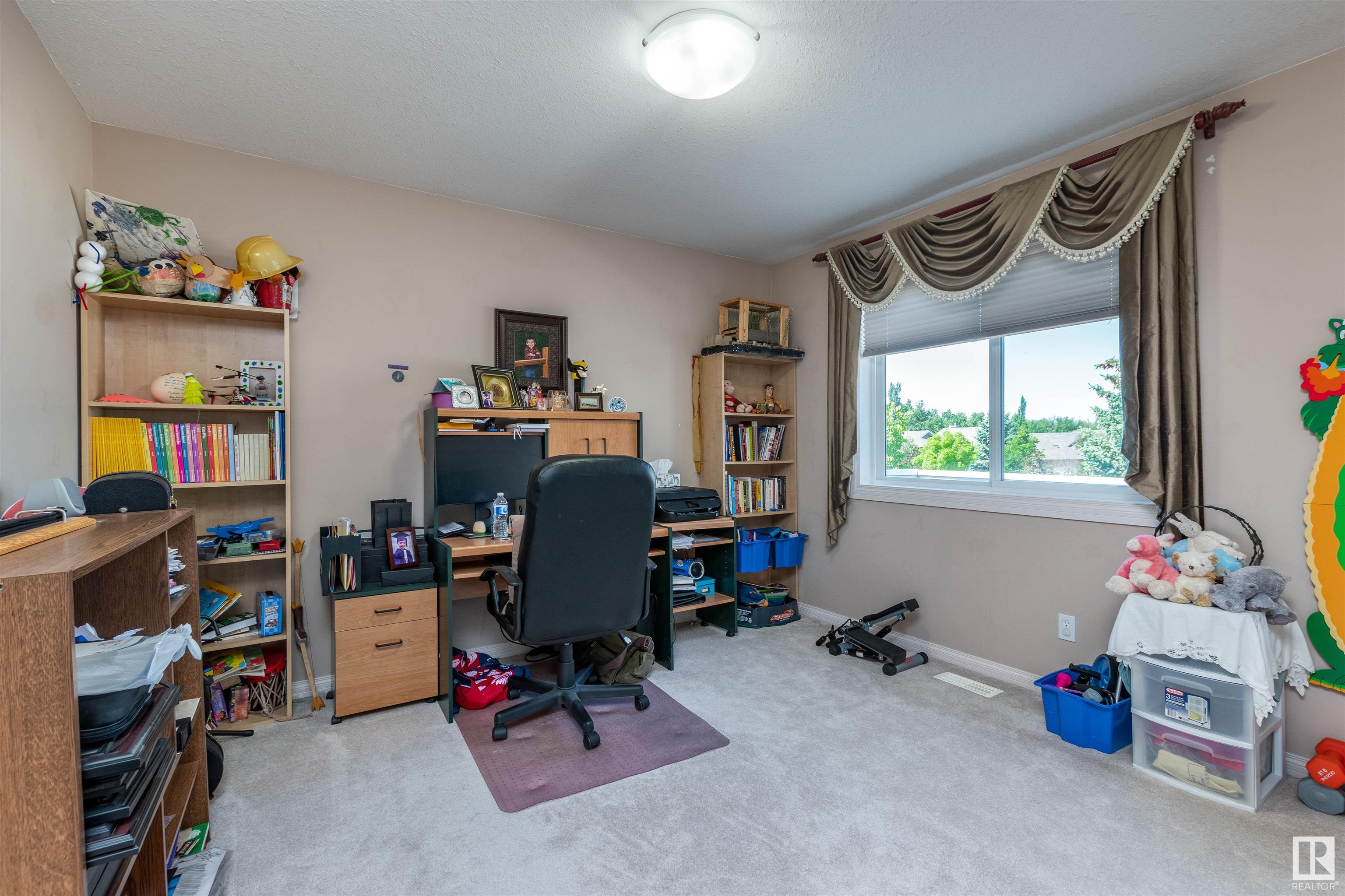 632 HIGHLAND Drive