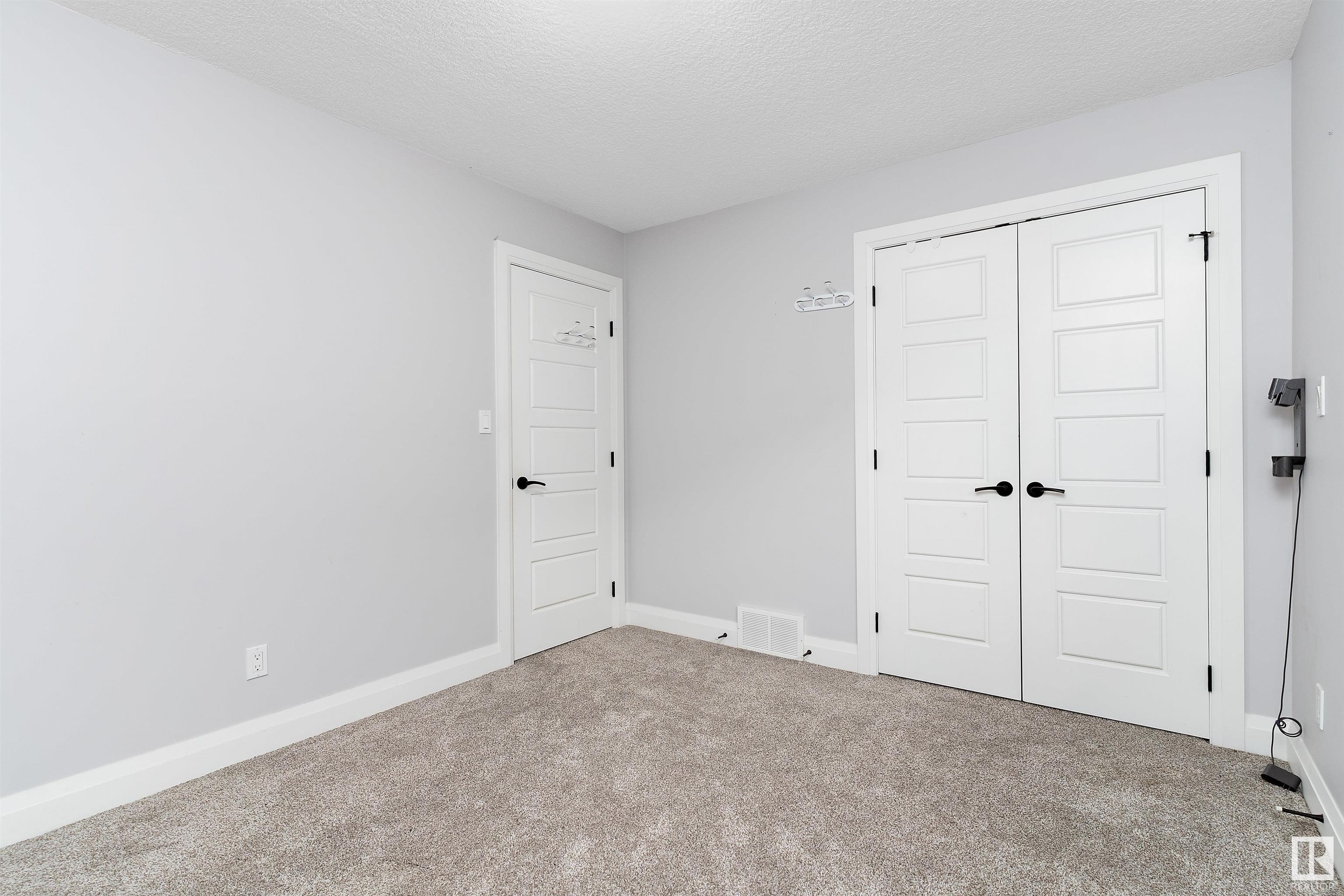 541 ALBANY Way