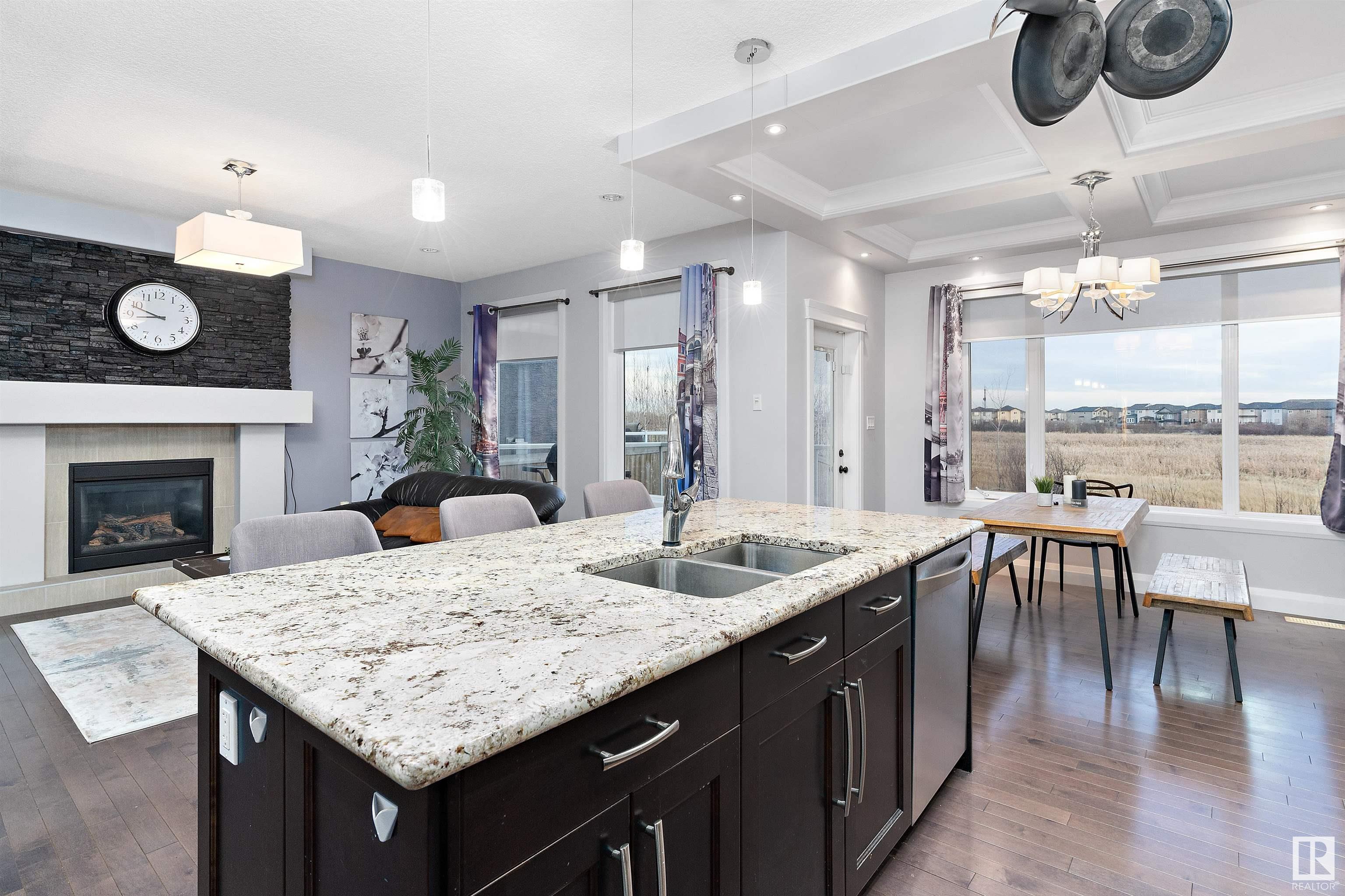 541 ALBANY Way