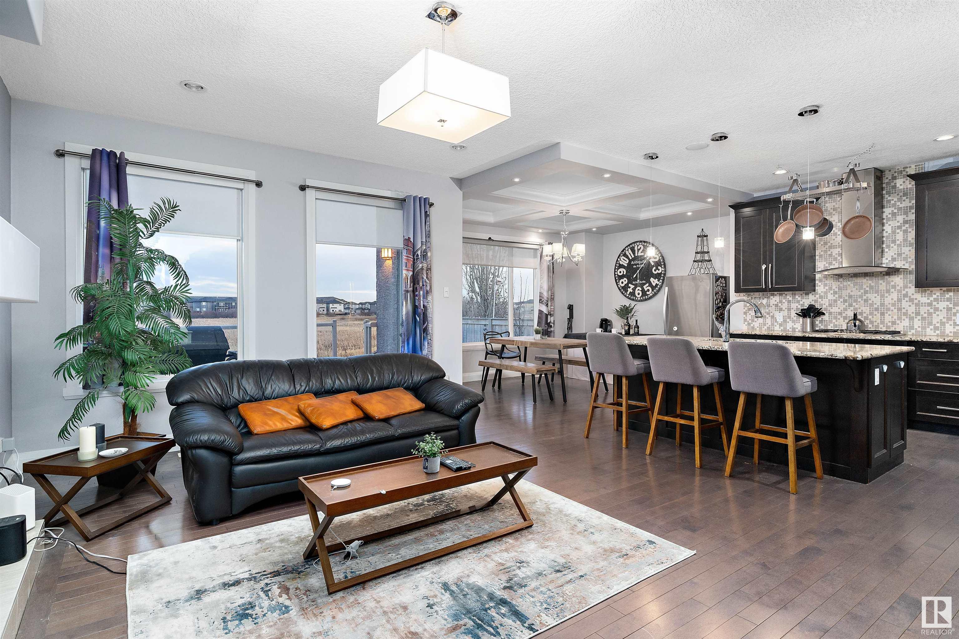 541 ALBANY Way