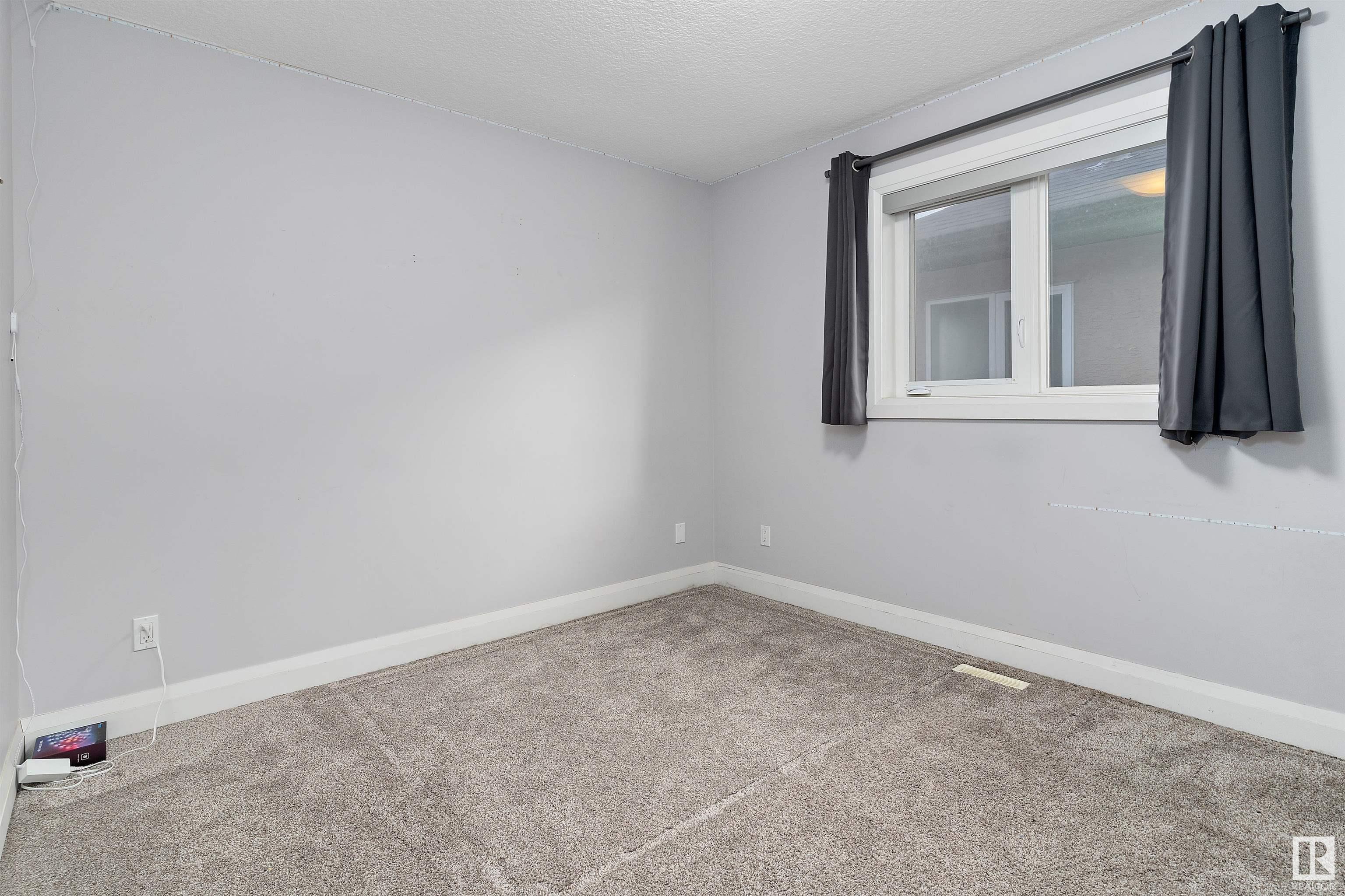 541 ALBANY Way