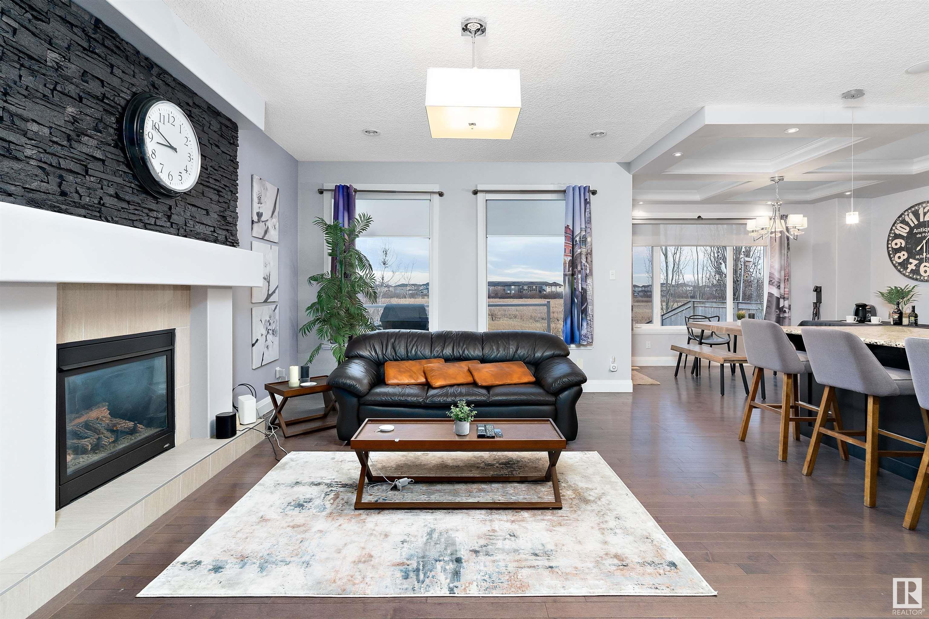 541 ALBANY Way