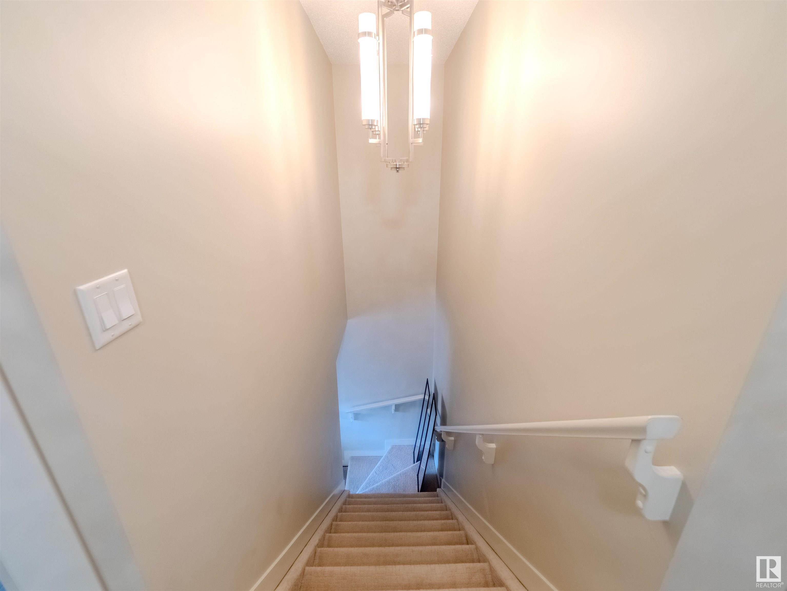 1749 HAMMOND Crescent