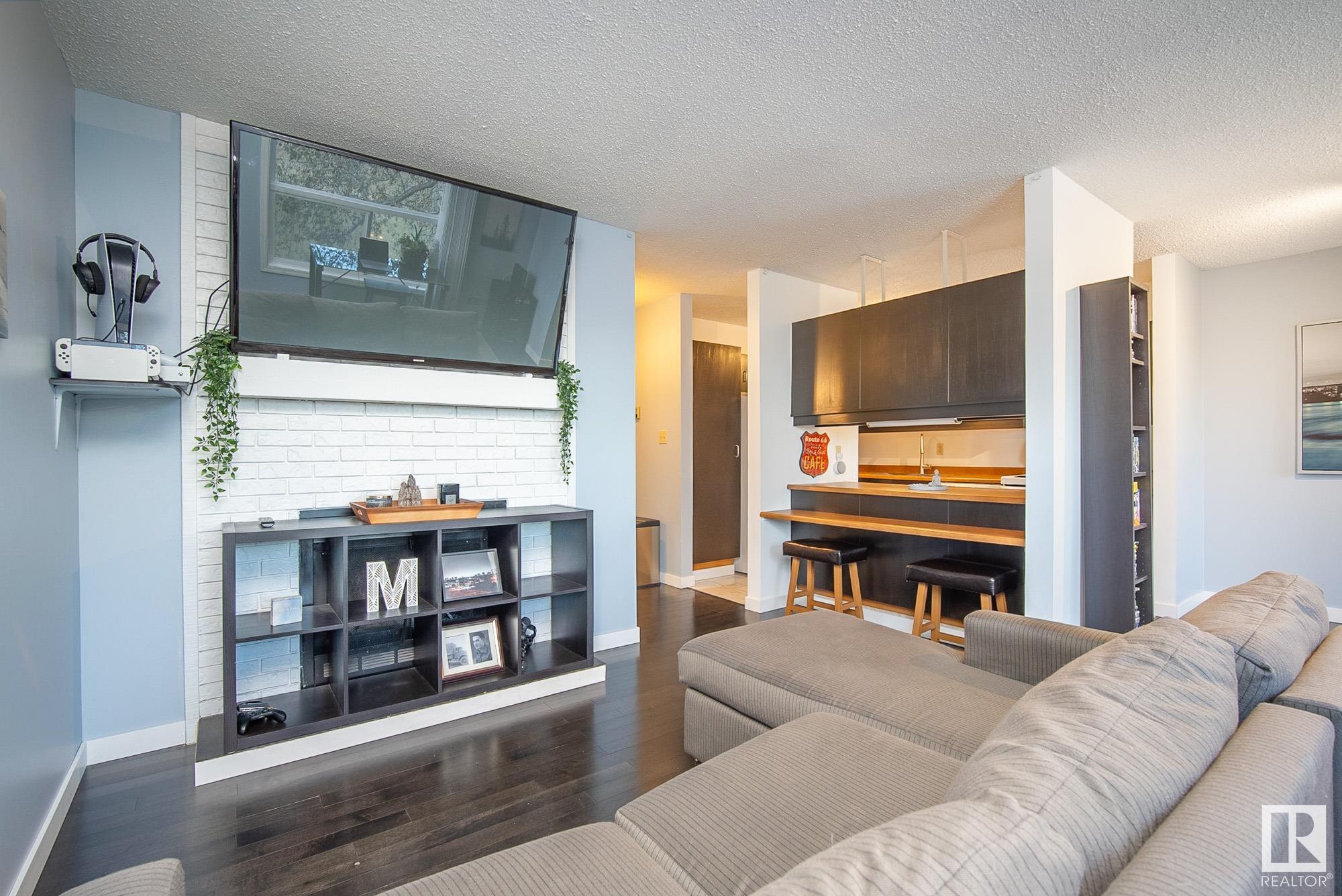 310 60 ALPINE Place